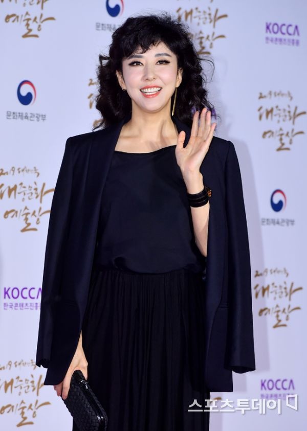 Hoa hau Han Honey Lee,  Hoa hau Han anh 10