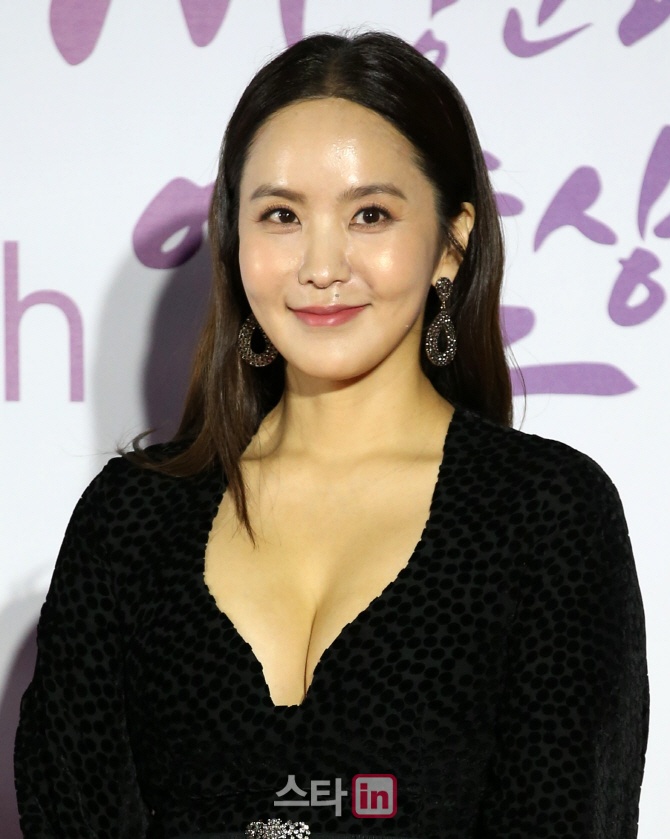 Hoa hau Han Honey Lee,  Hoa hau Han anh 8