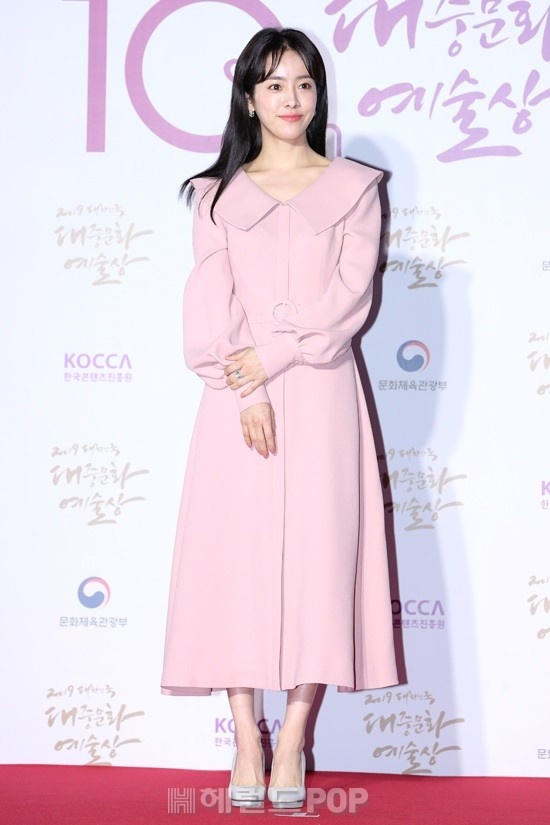 Hoa hau Han Honey Lee,  Hoa hau Han anh 6