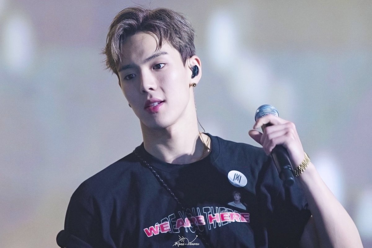 Qua khu be boi,  than tuong Kpop anh 3