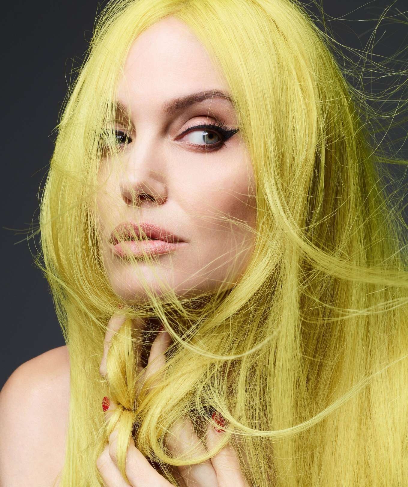 Angelina Jolie chup goi cam anh 6