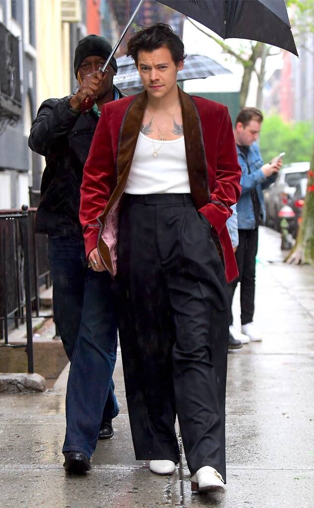 Harry Styles mac vay anh 2