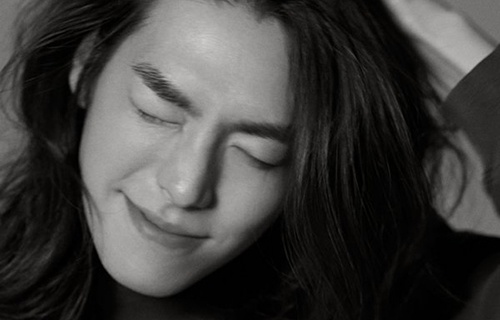 Kim Woo Bin toc dai lang tu sau 2 nam dieu tri ung thu hinh anh