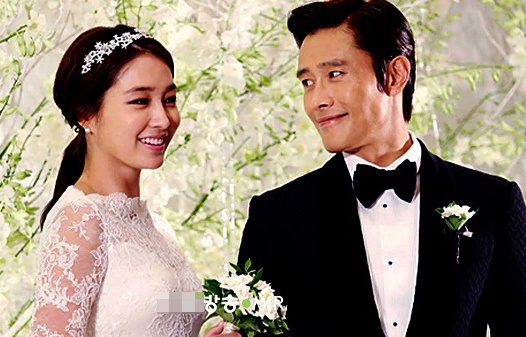 Loat sao nam chau A ngoai tinh khi vo dang mang thai hinh anh