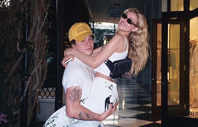 Brooklyn va ban gai hon 4 tuoi hua yeu nhau tron doi hinh anh