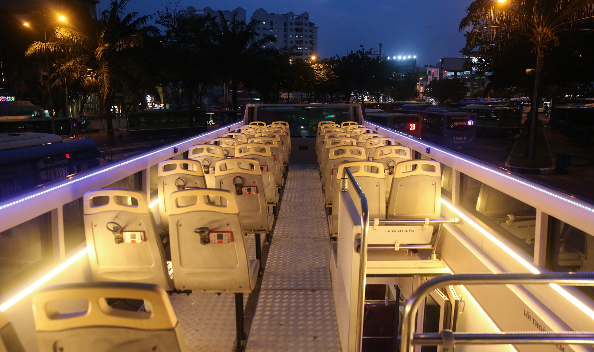 xe buyt hai tang hop on hop off anh 4