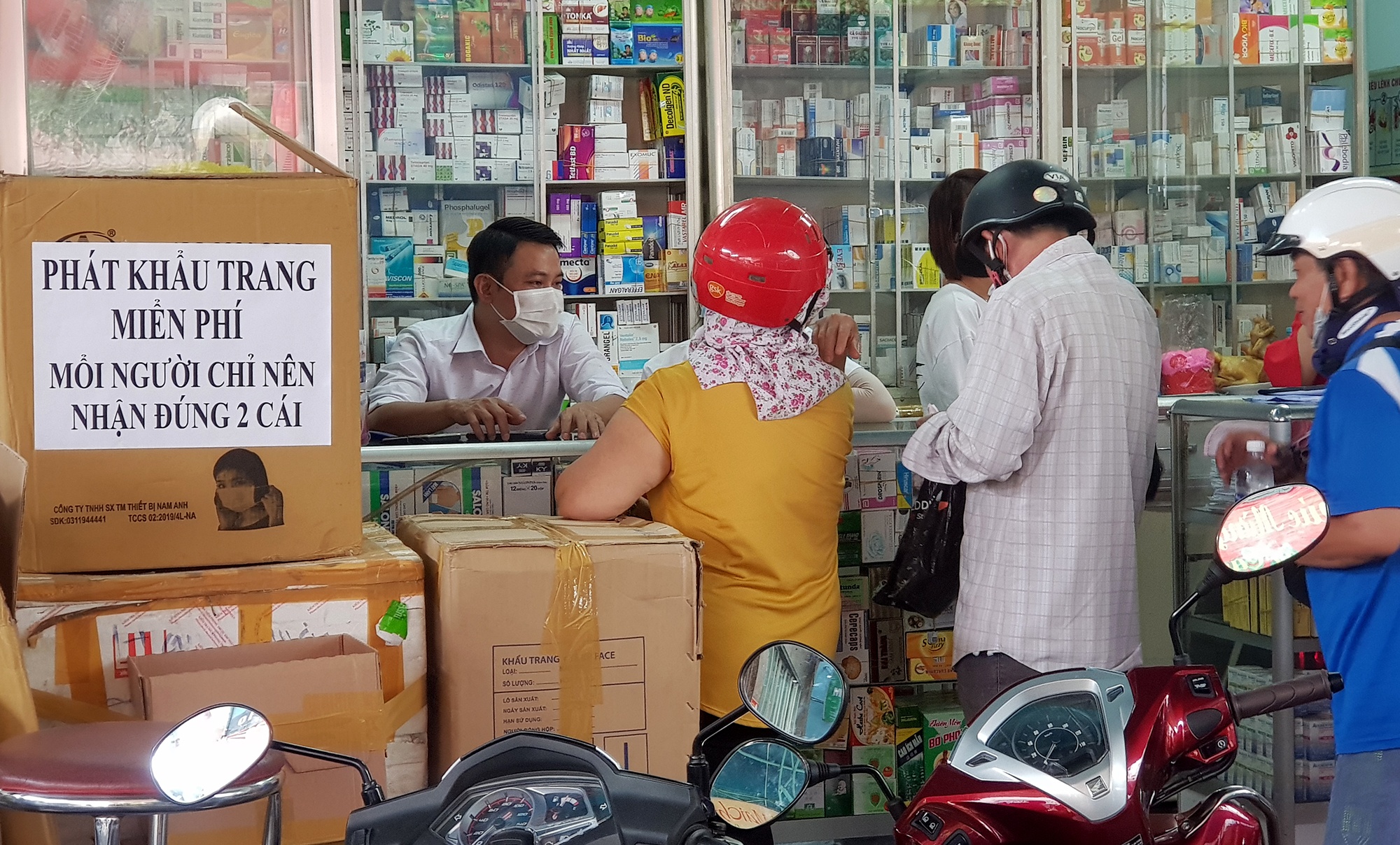 Mua khau trang y te phong dich virus anh 9