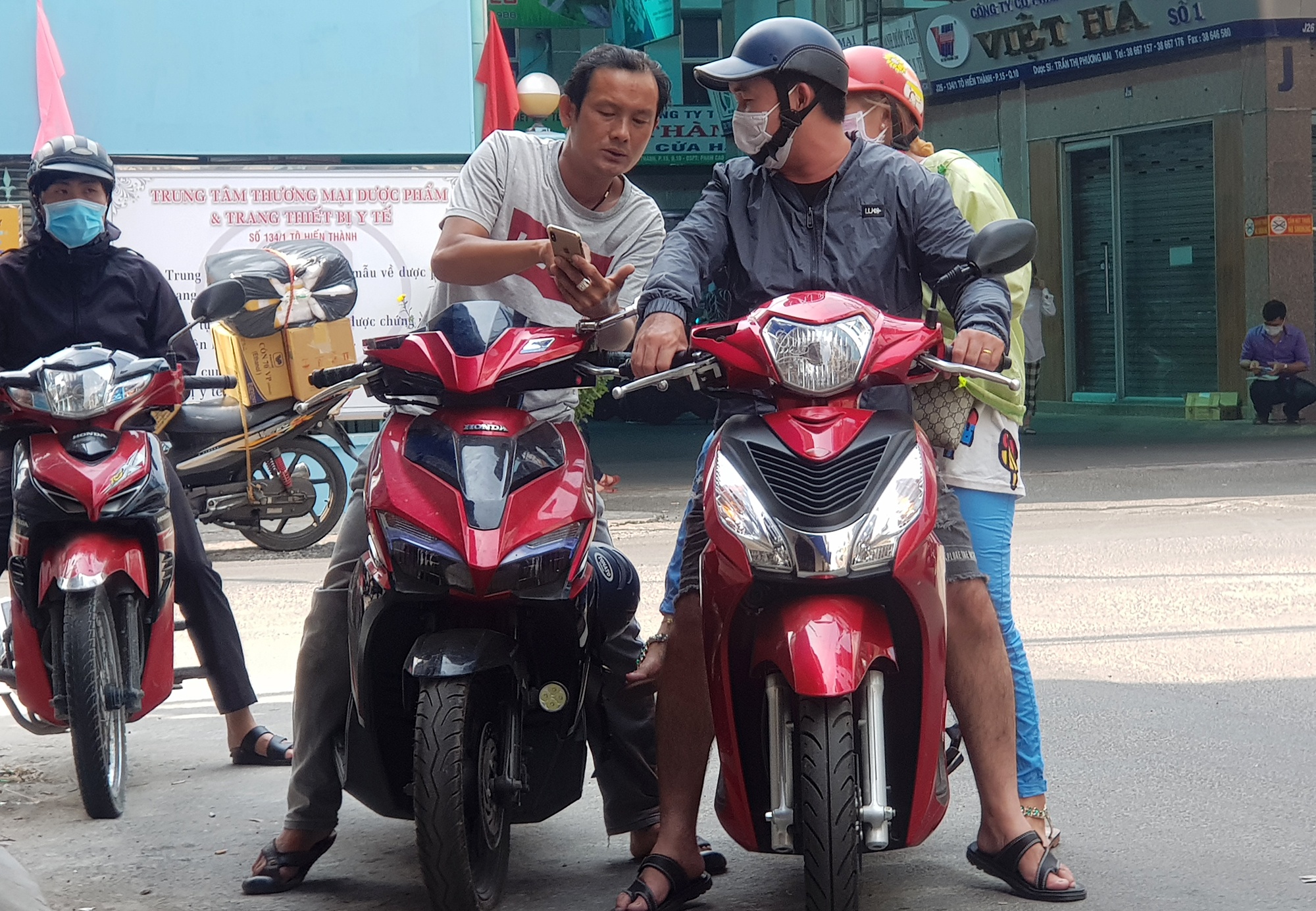 Mua khau trang y te phong dich virus anh 5