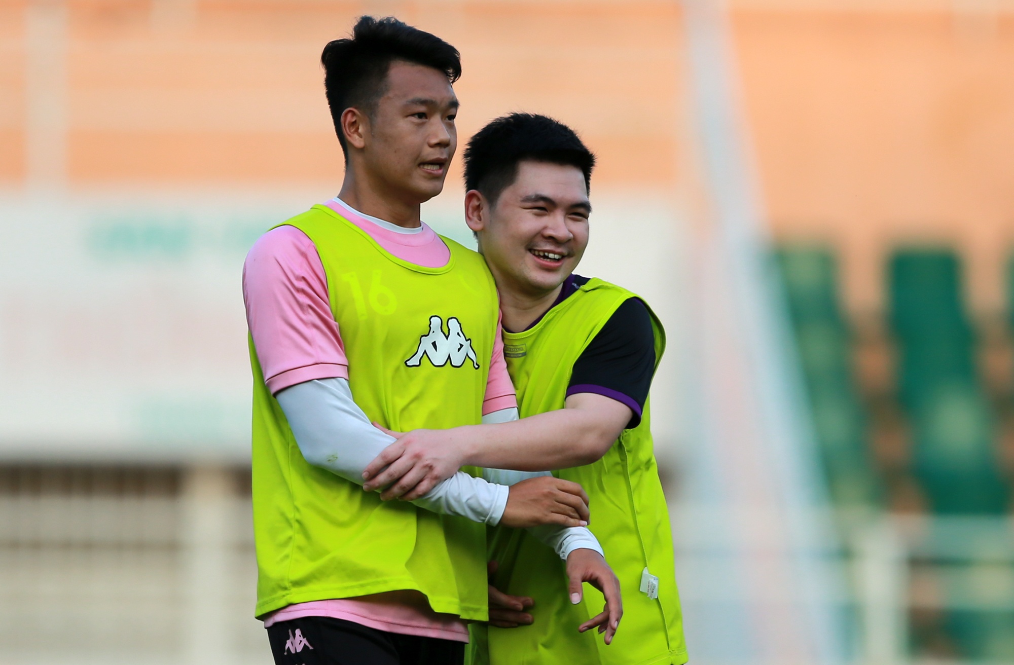 Chu tich CLB Ha Noi tap cung doi truoc them sieu cup quoc gia hinh anh