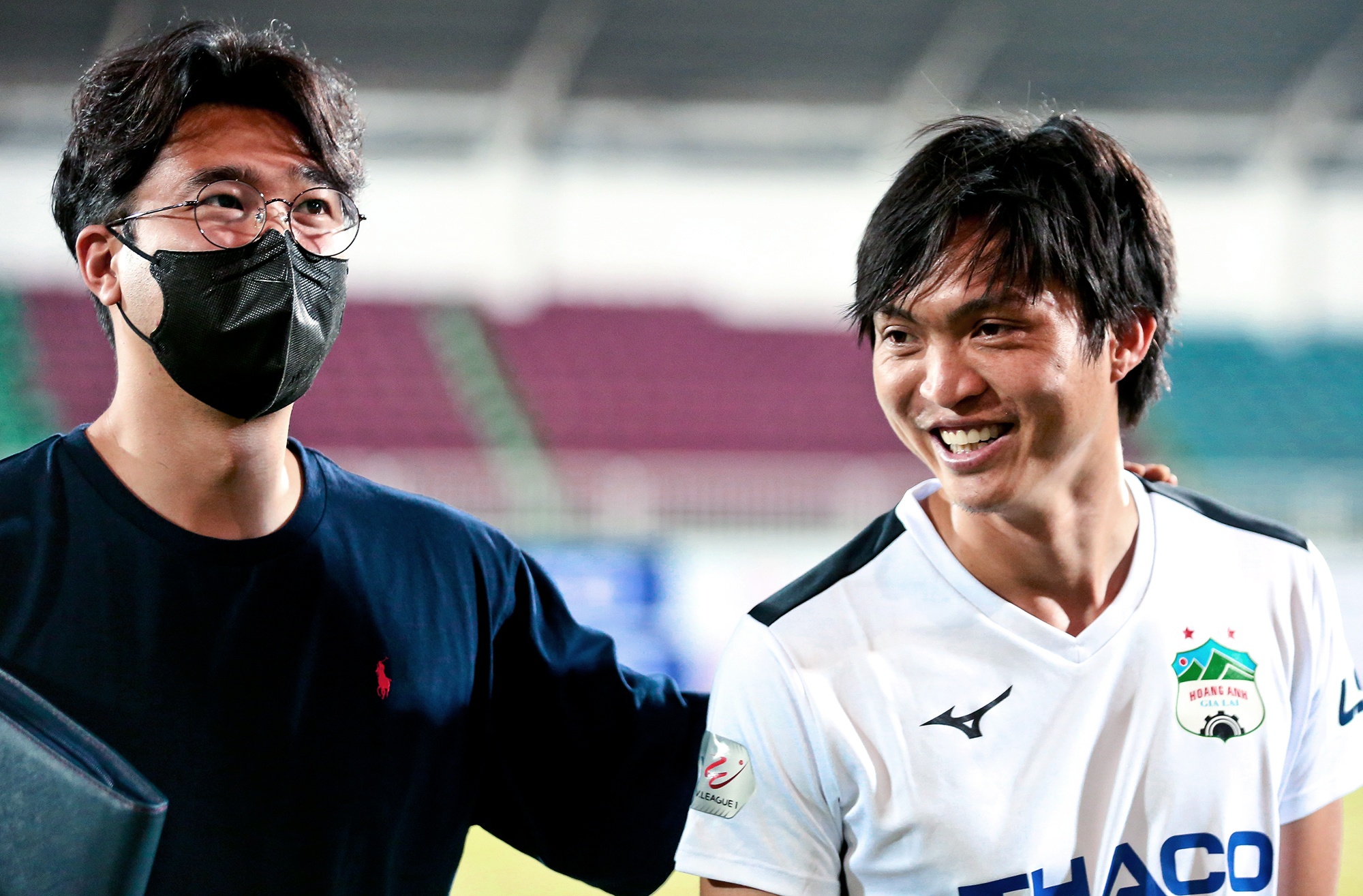 Tuan Anh gap rieng tro ly cua thay Park sau chien thang cua HAGL hinh anh