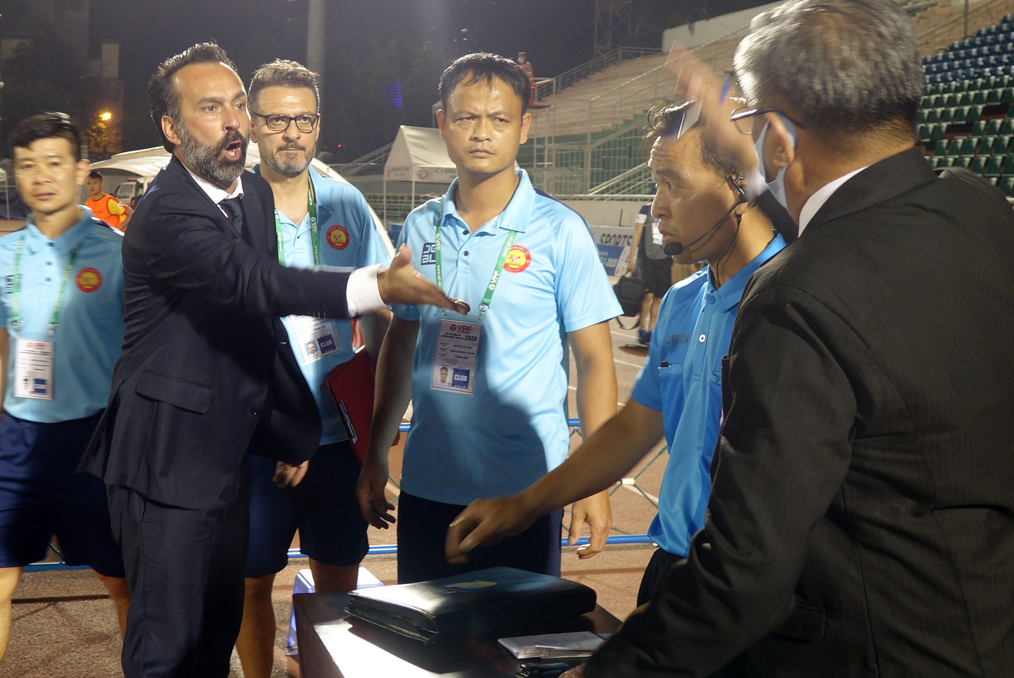 Bui Tien Dung an ui dong doi cu anh 10