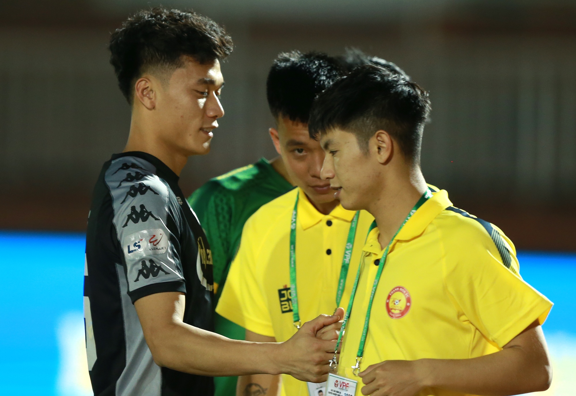 Bui Tien Dung an ui dong doi cu anh 2