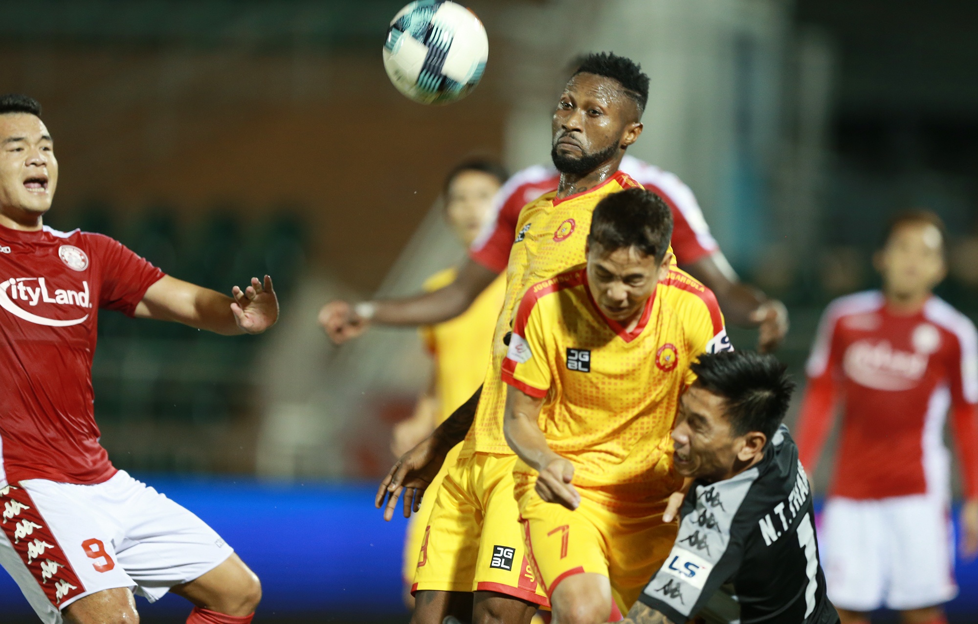 Bui Tien Dung an ui dong doi cu anh 3