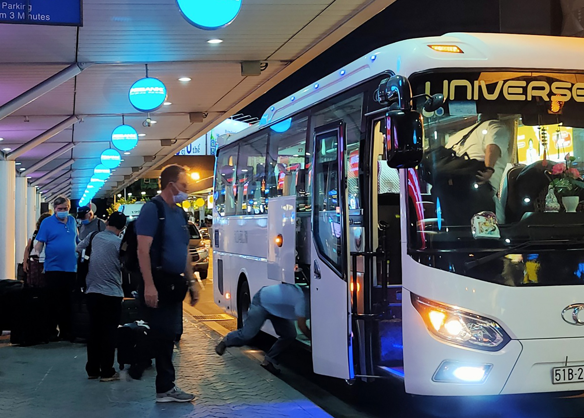 san bay Tan Son Nhat vang ve anh 9