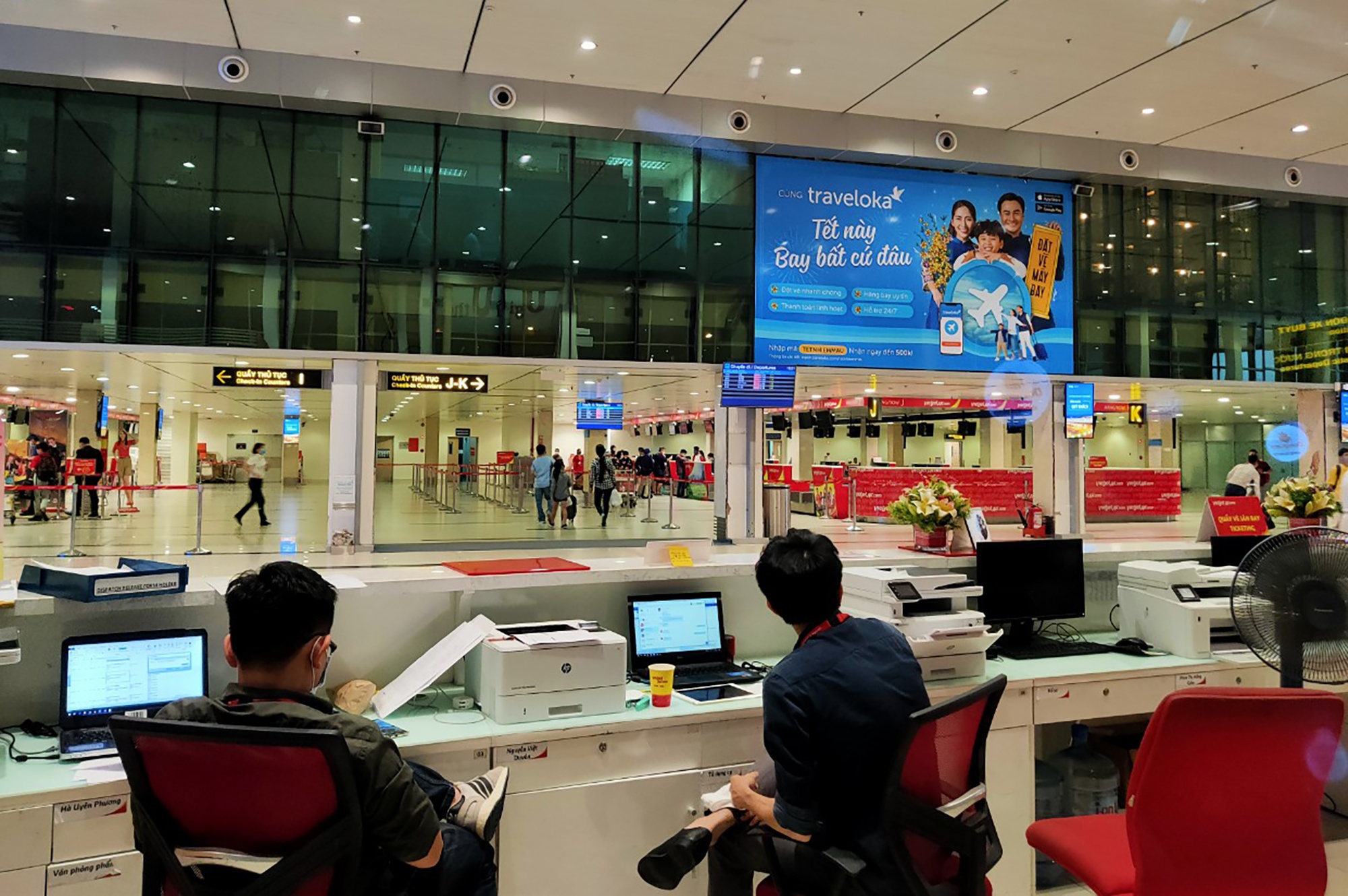 san bay Tan Son Nhat vang ve anh 2