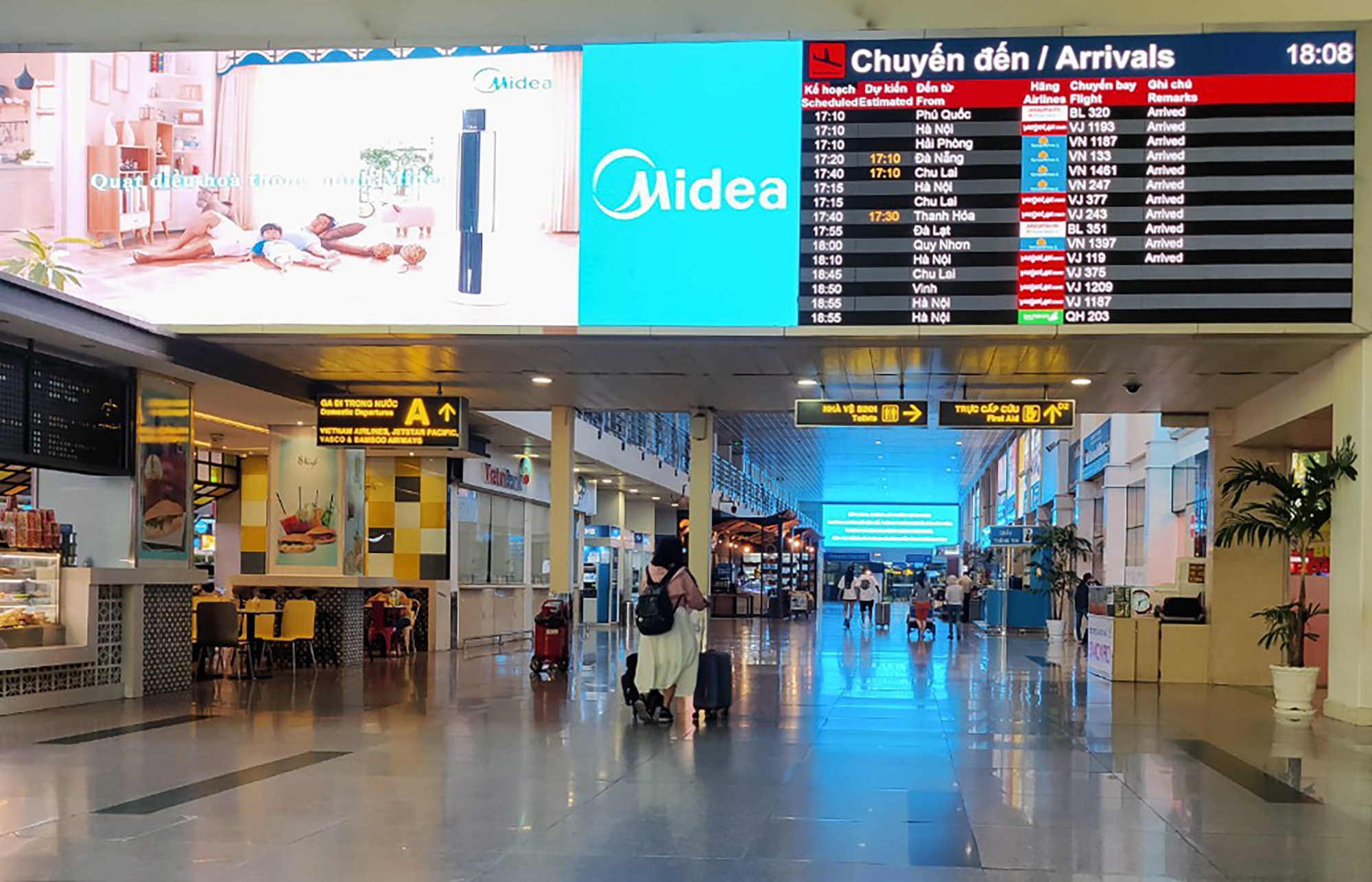 san bay Tan Son Nhat vang ve anh 3