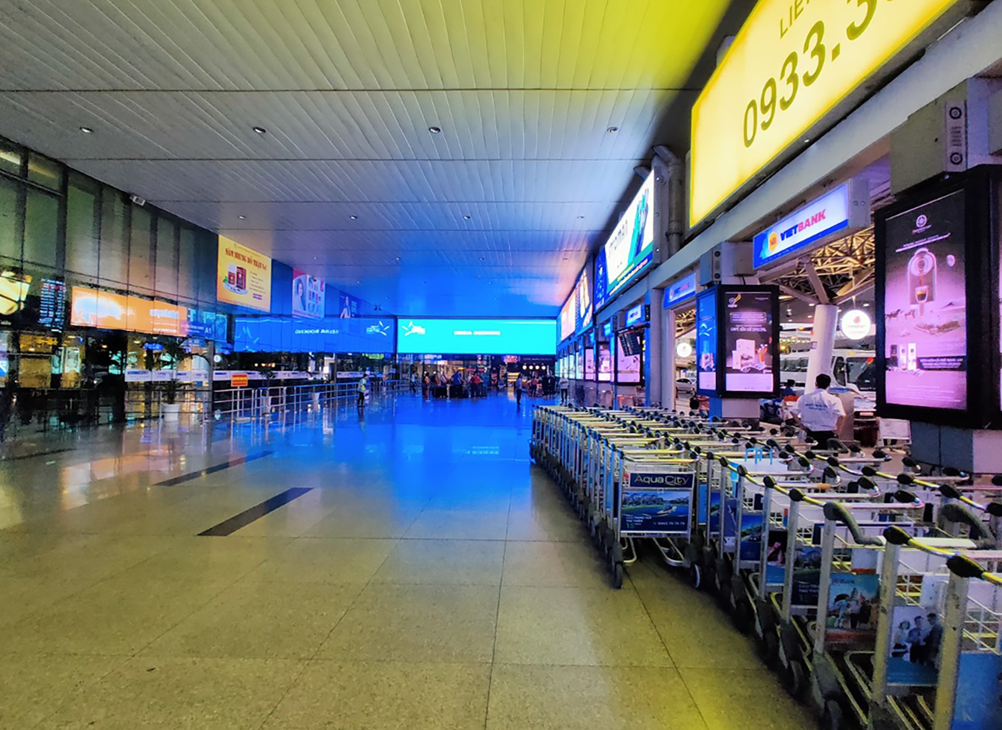 san bay Tan Son Nhat vang ve anh 4