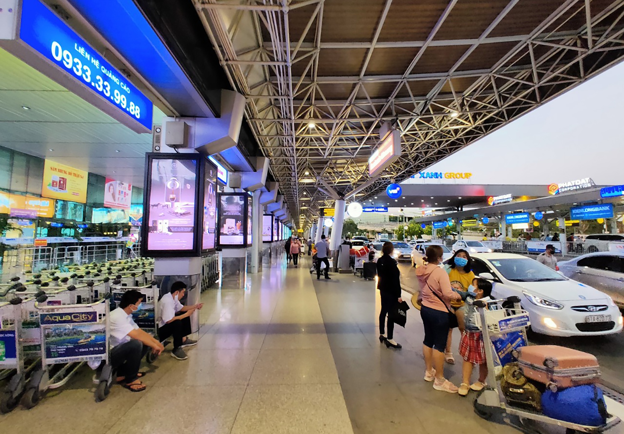 san bay Tan Son Nhat vang ve anh 5