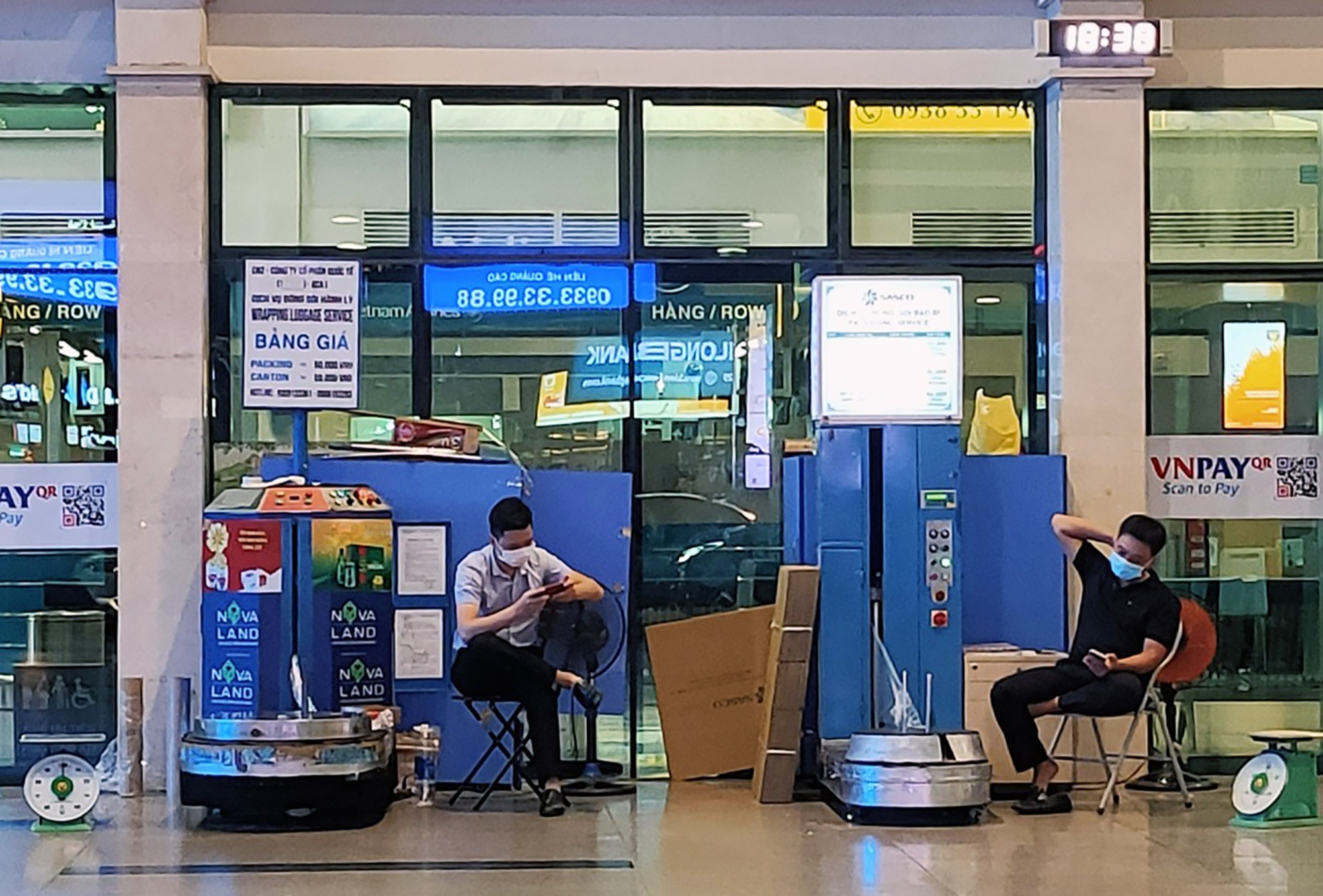 san bay Tan Son Nhat vang ve anh 7