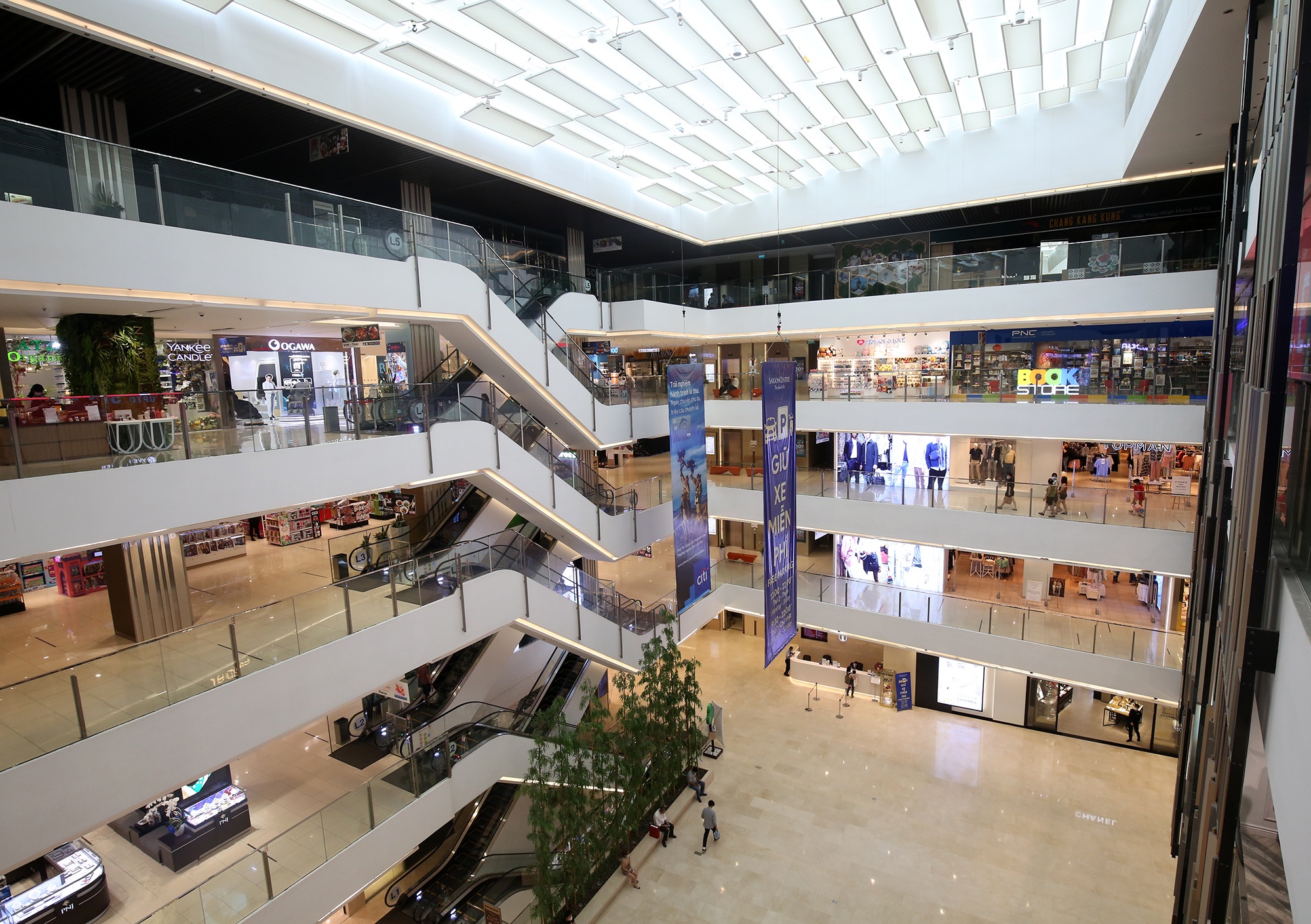 Quan an dong cua o TP.HCM anh 6