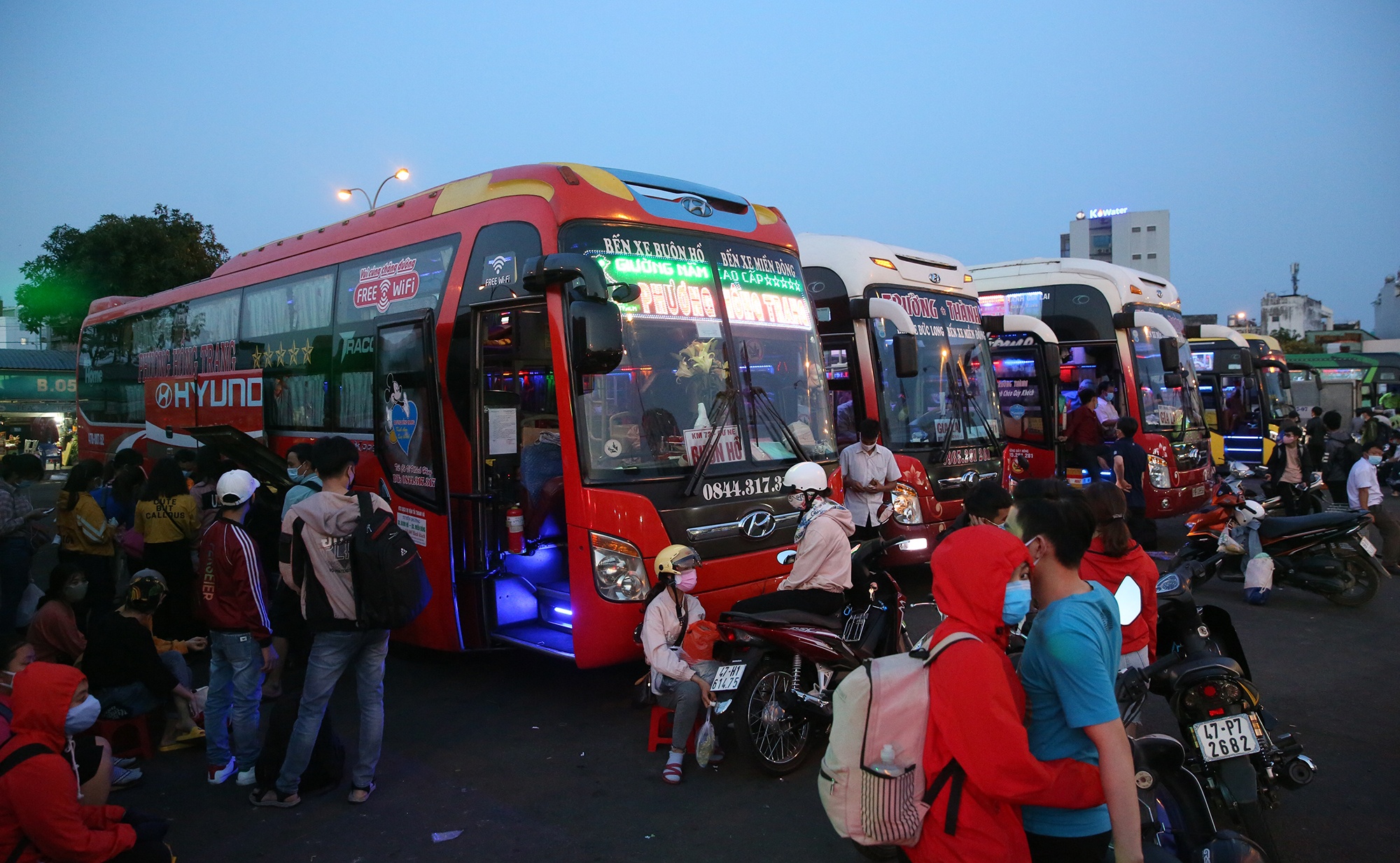 tam dung xe buyt anh 2