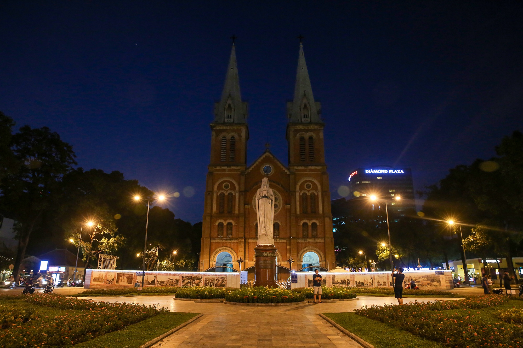 ha noi vang ve truoc ngay thuc hien bien phap phong dich anh 2