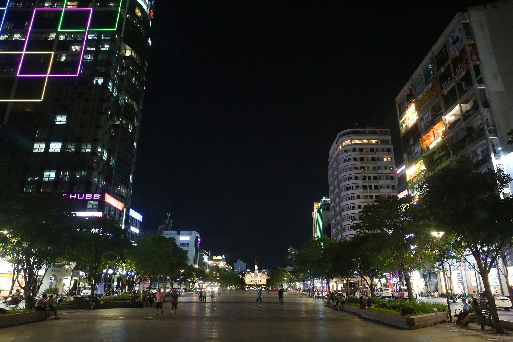 ha noi vang ve truoc ngay thuc hien bien phap phong dich anh 5