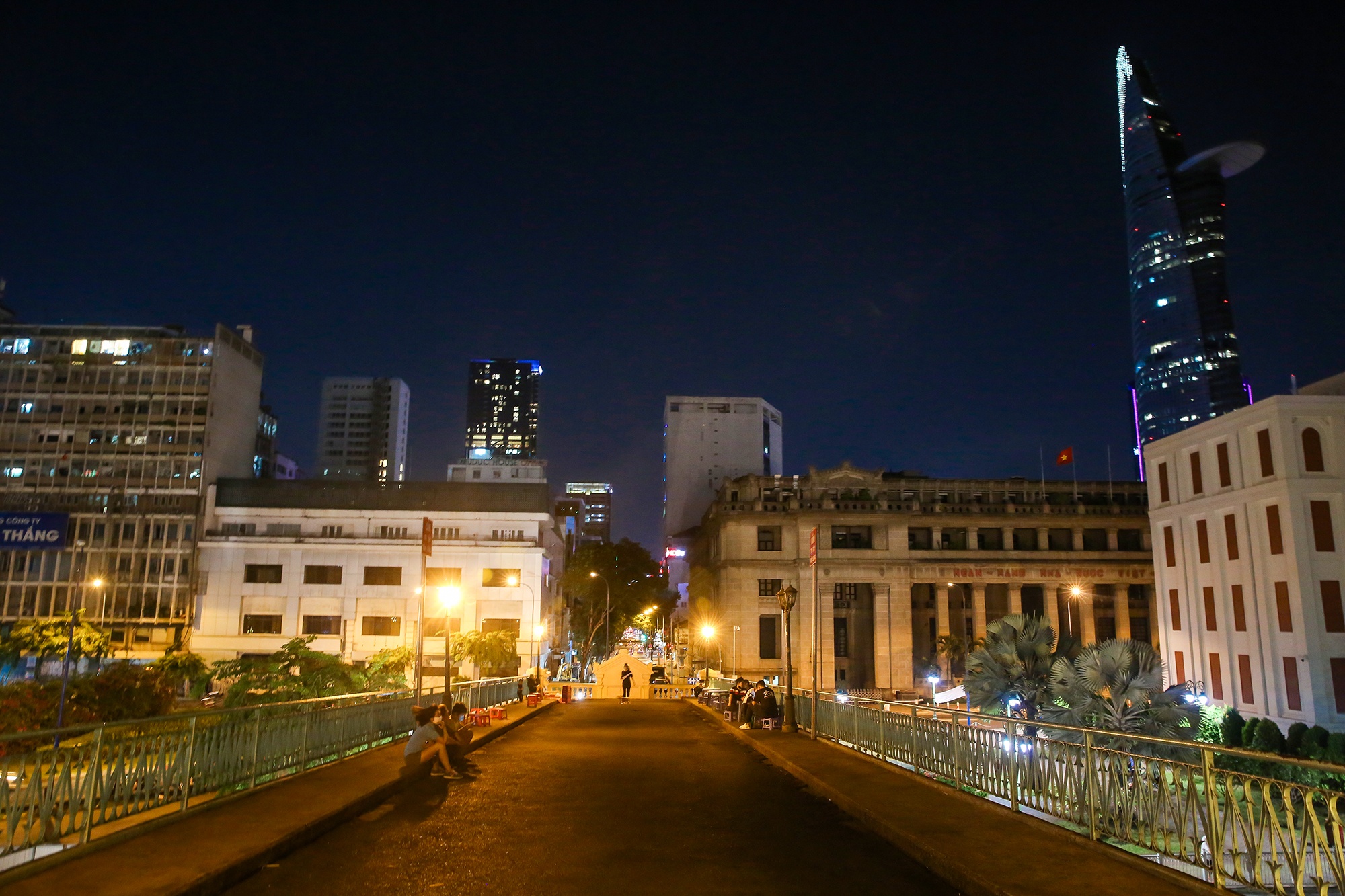 ha noi vang ve truoc ngay thuc hien bien phap phong dich anh 6