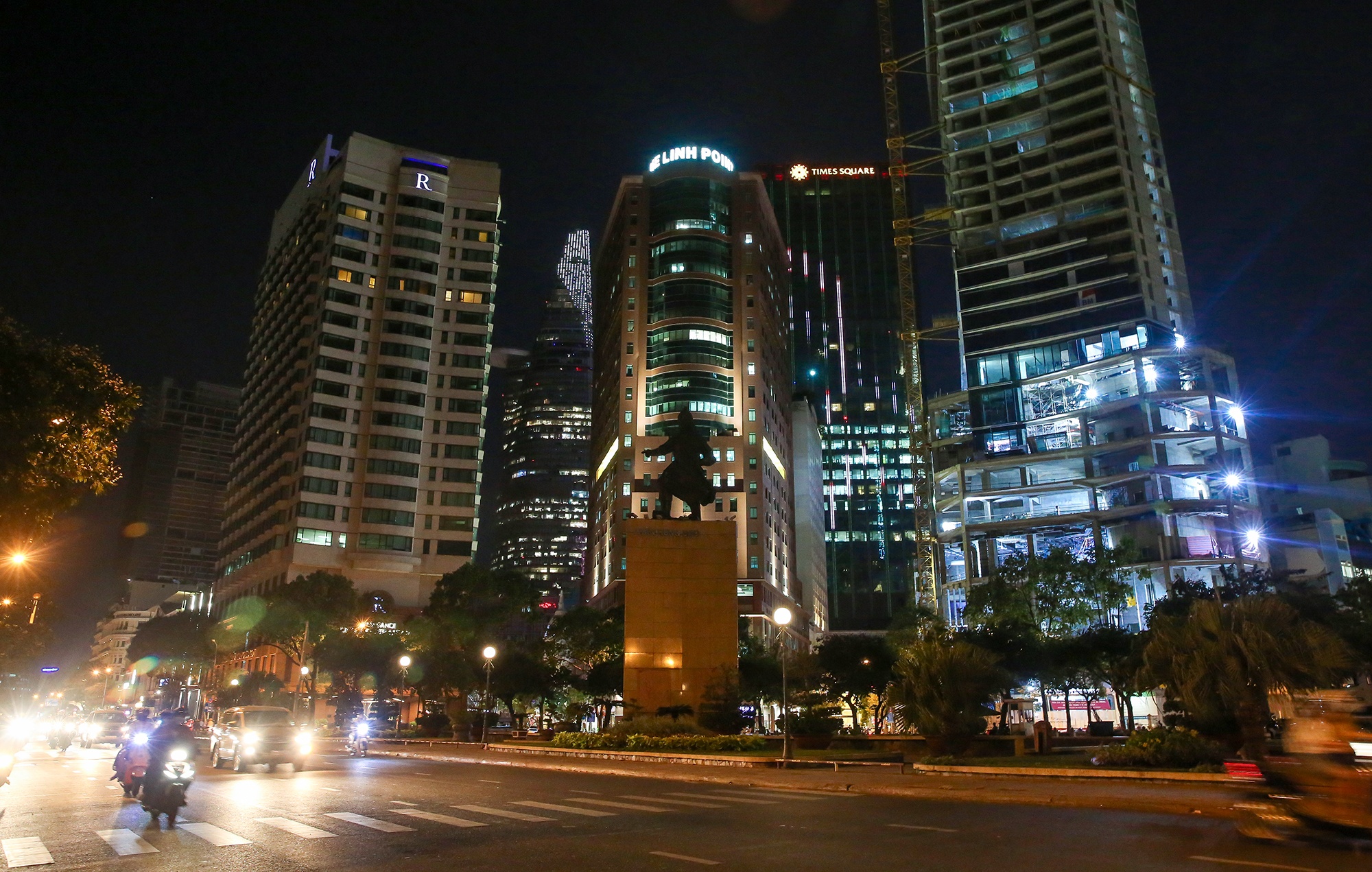 ha noi vang ve truoc ngay thuc hien bien phap phong dich anh 7