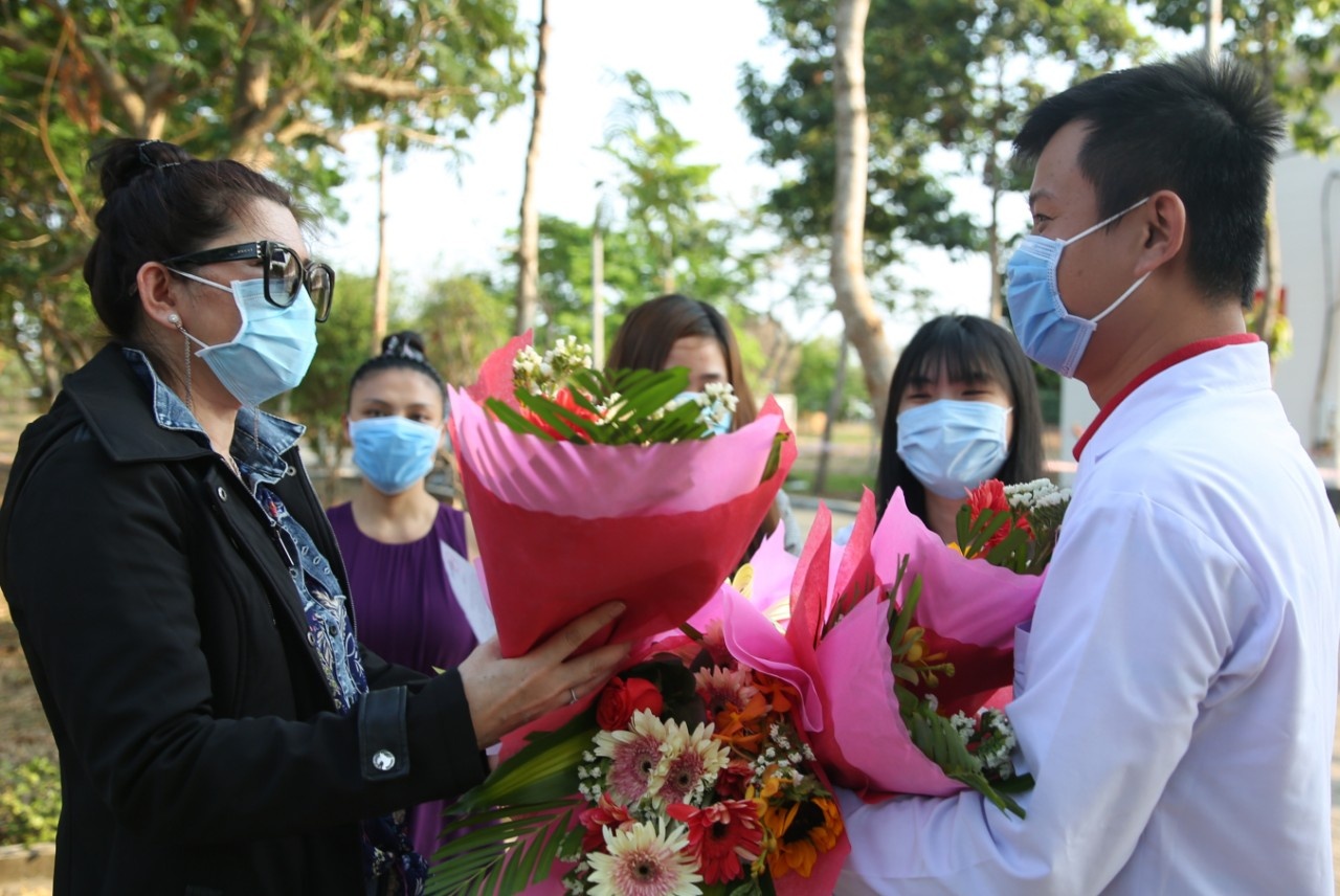 benh nhan khoi Covid-19 anh 1