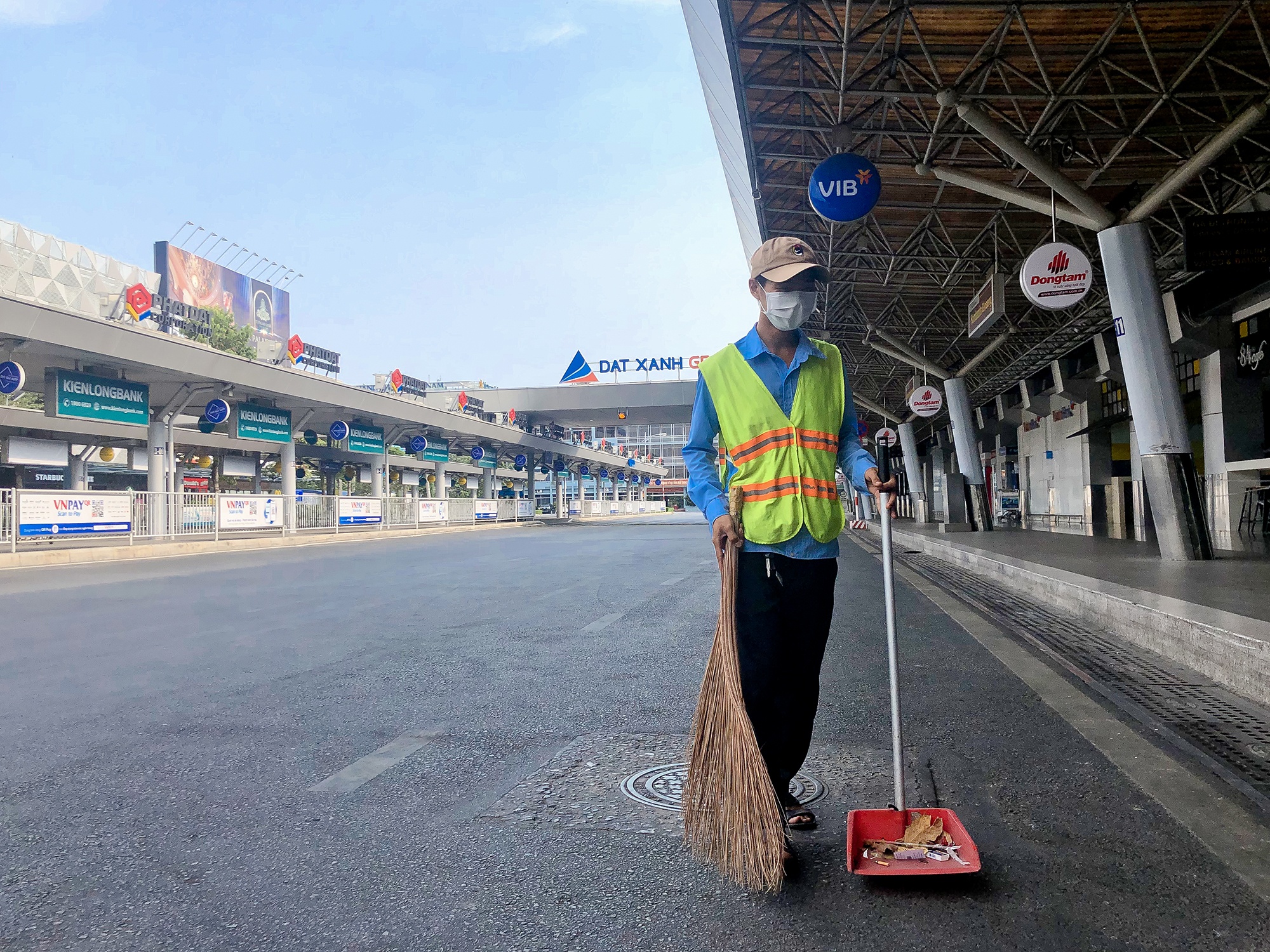 Tan Son Nhat nhung ngay chi co 6 chuyen bay noi dia hinh anh