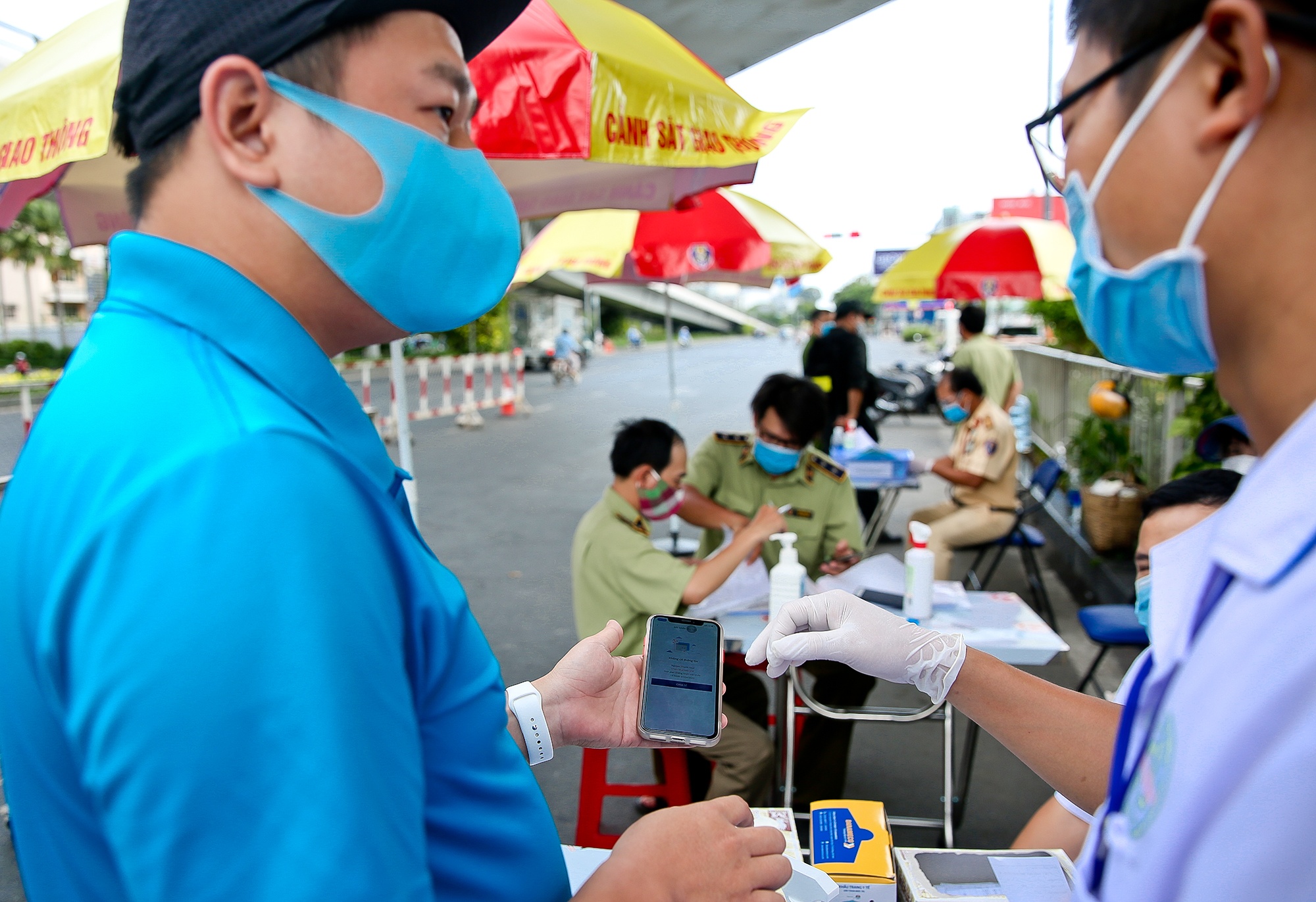 chot kiem dich phat hien khau trang gia anh 8