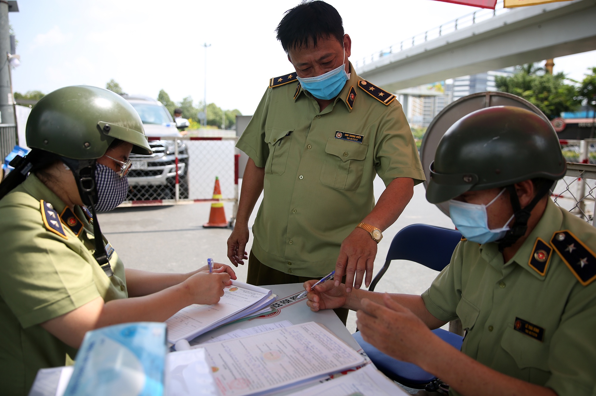 chot kiem dich phat hien khau trang gia anh 3