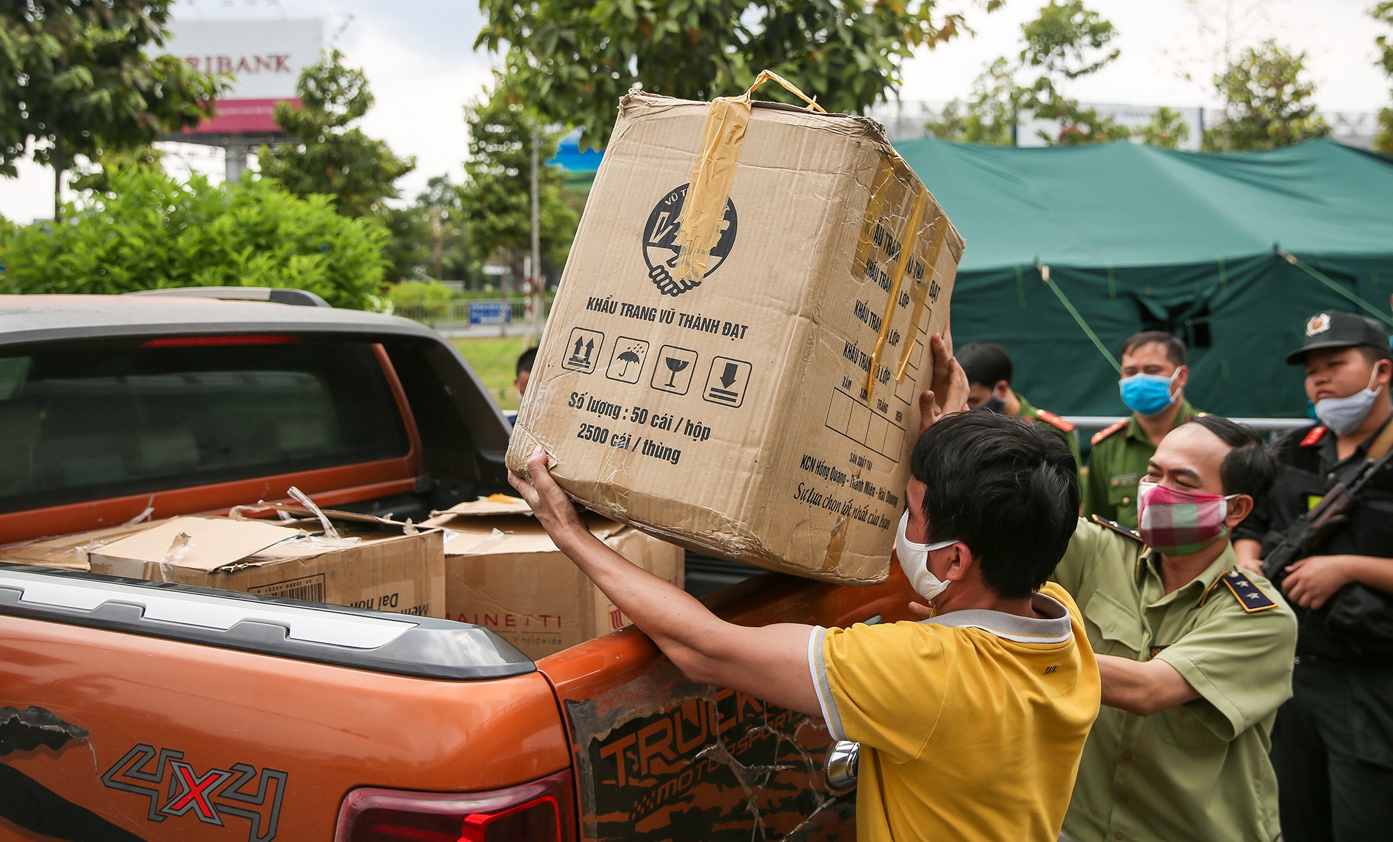 chot kiem dich phat hien khau trang gia anh 4