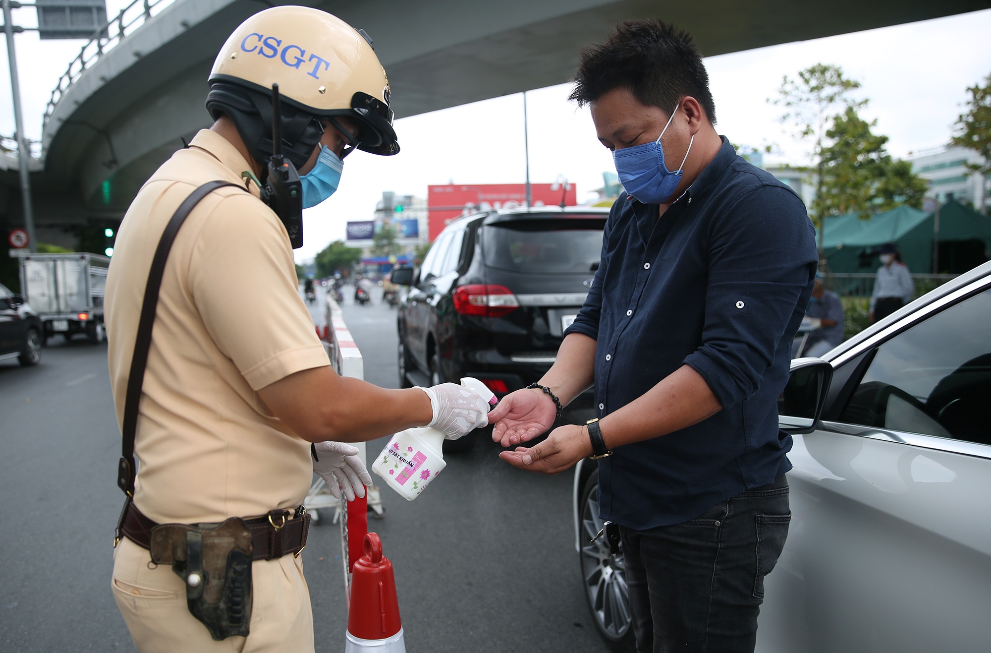 chot kiem dich phat hien khau trang gia anh 5