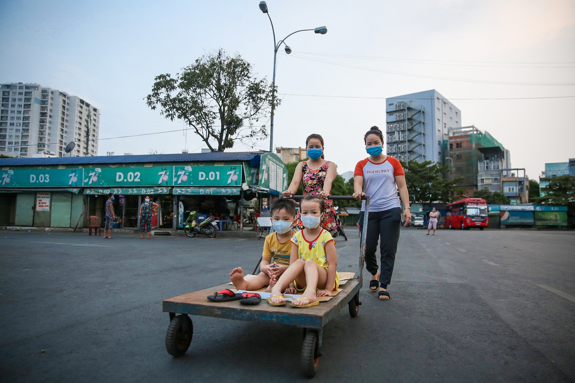 tieu thuong o ben xe Mien Dong anh 1