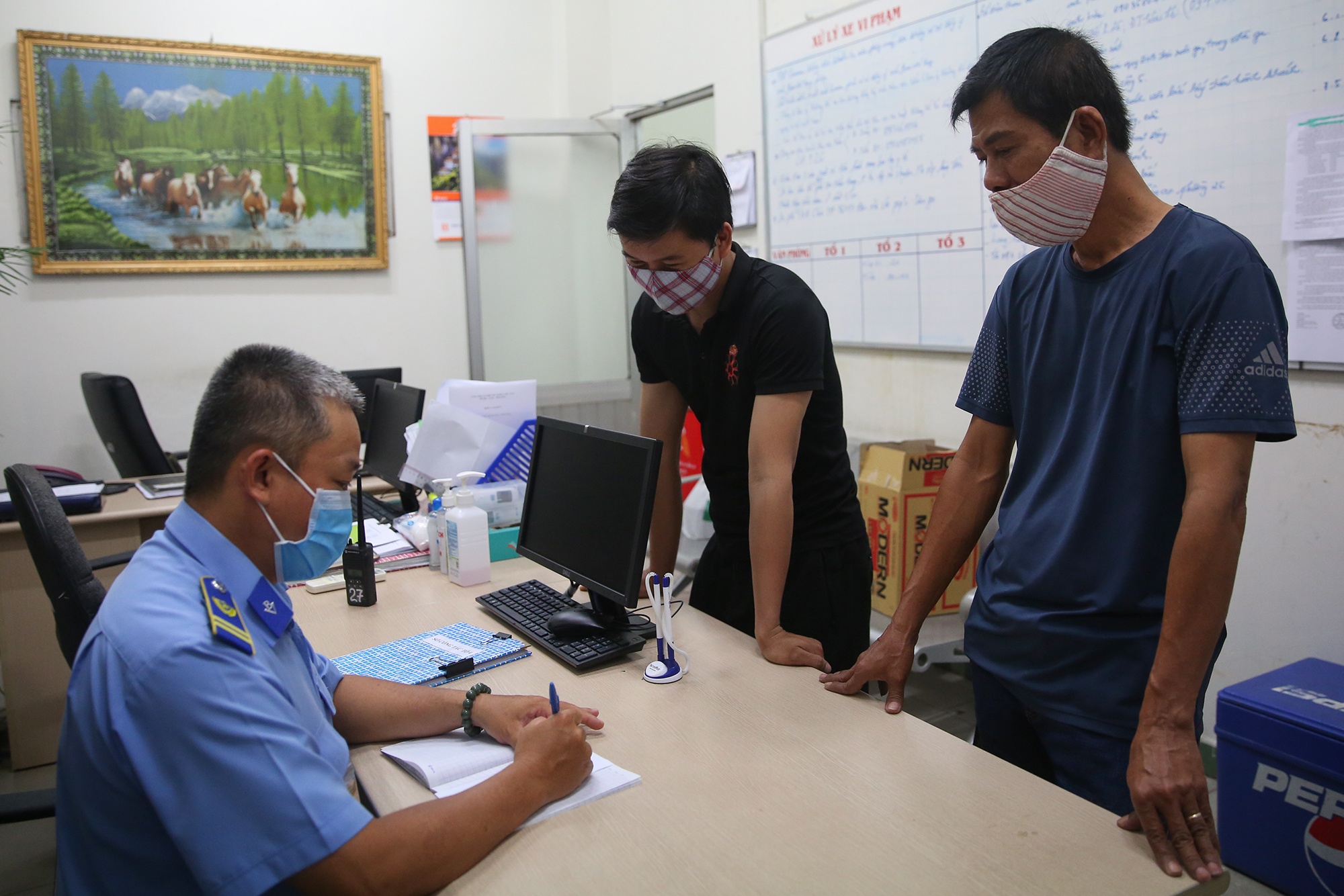 tieu thuong o ben xe Mien Dong anh 4