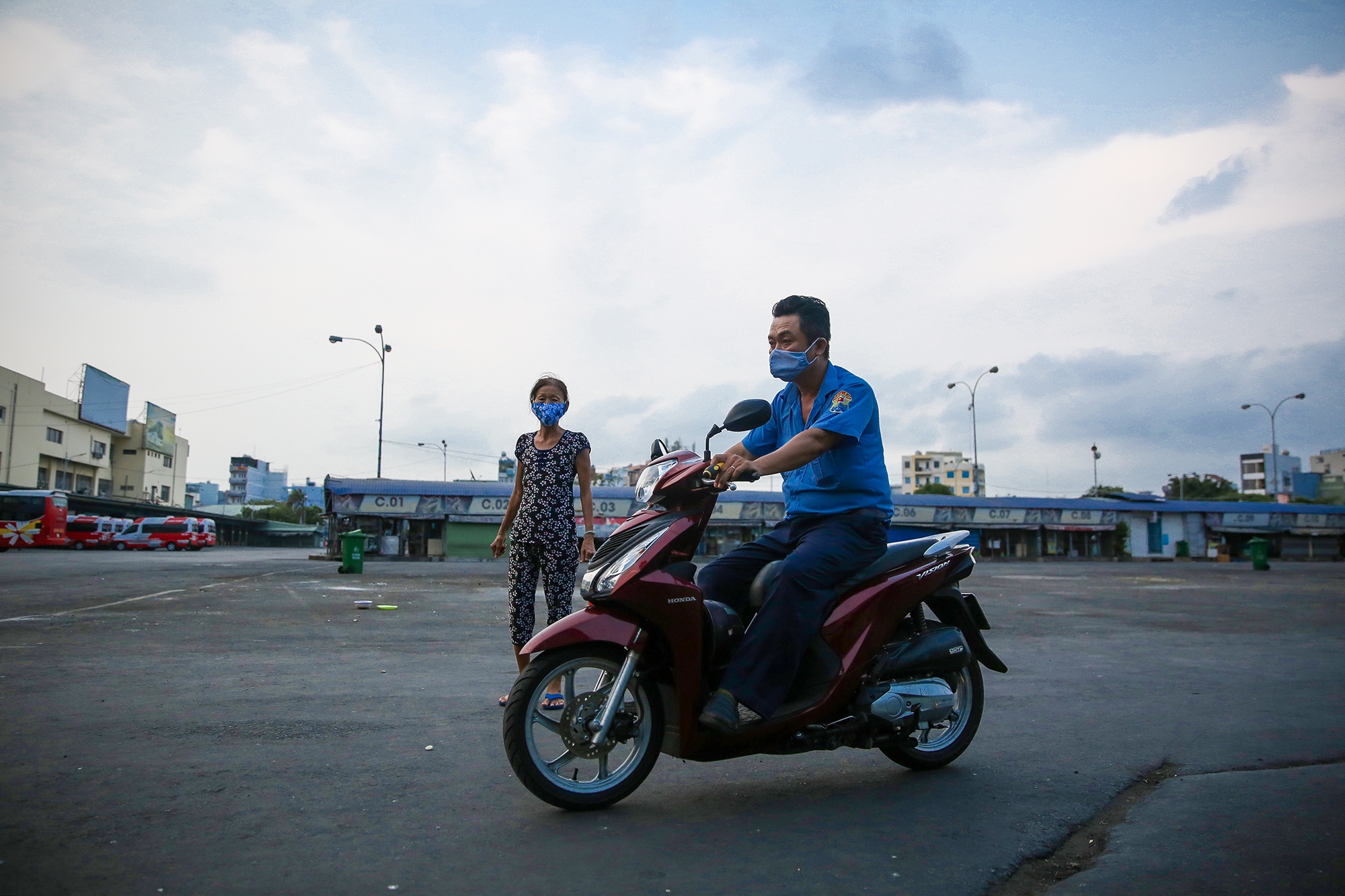 tieu thuong o ben xe Mien Dong anh 6