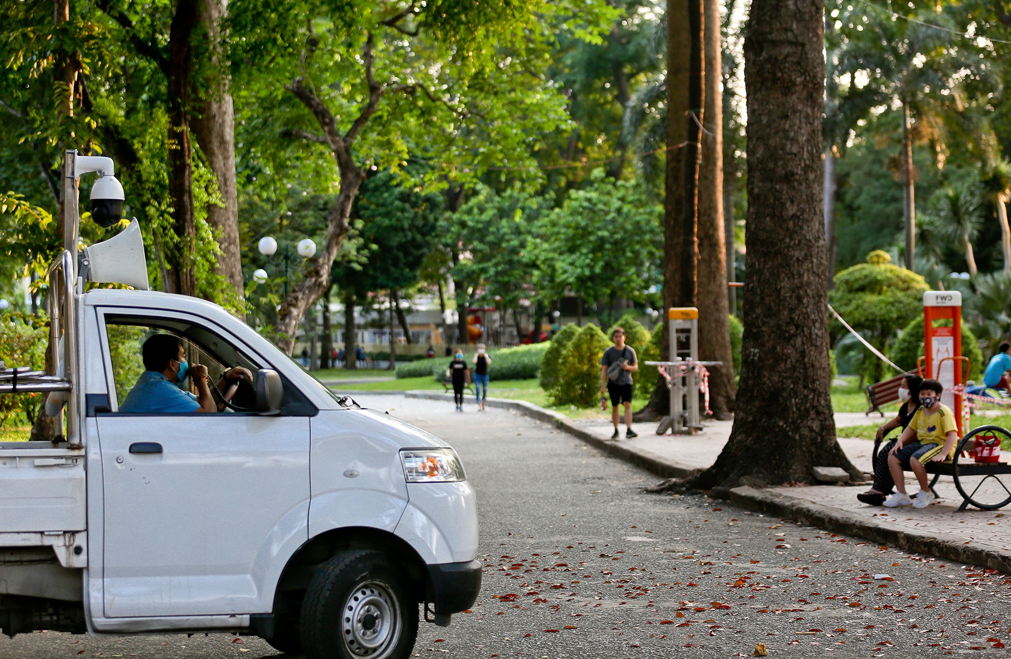 nguoi tap the duc dong tai cong vien anh 8