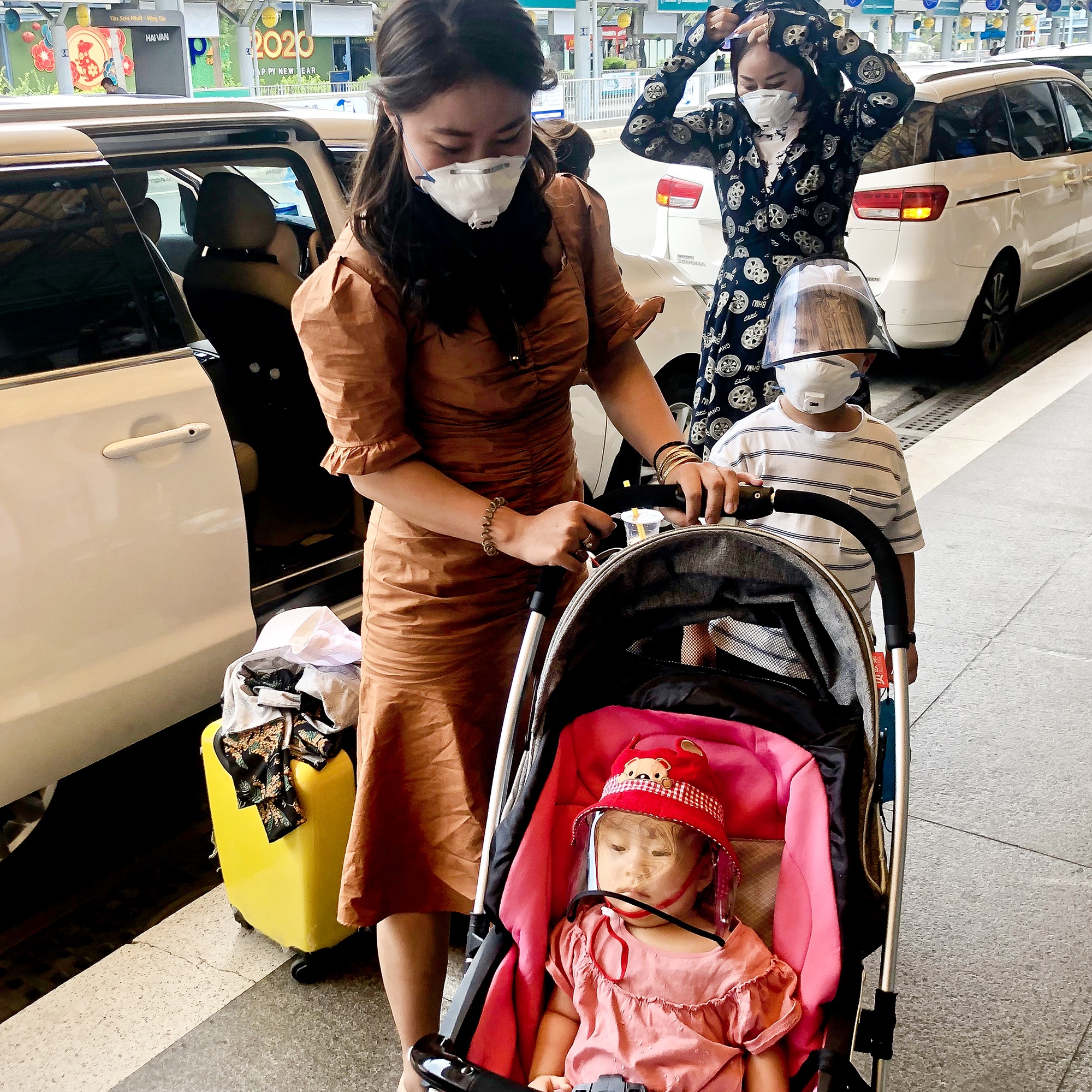 tre em mac bao ho phong dich anh 3