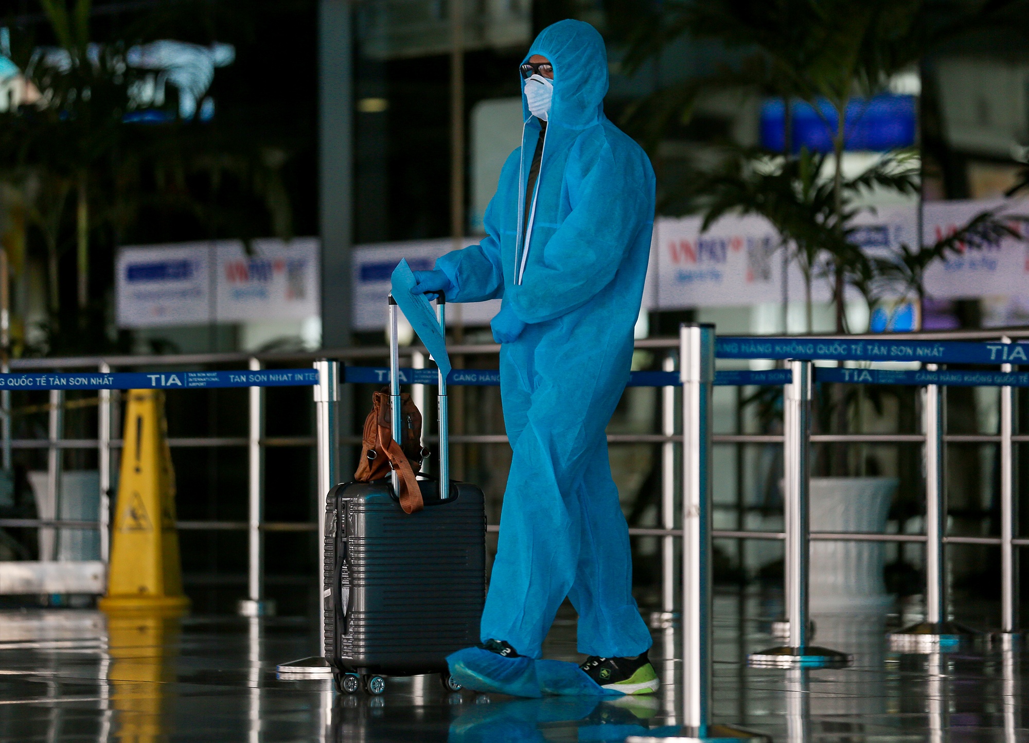 tre em mac bao ho phong dich anh 7