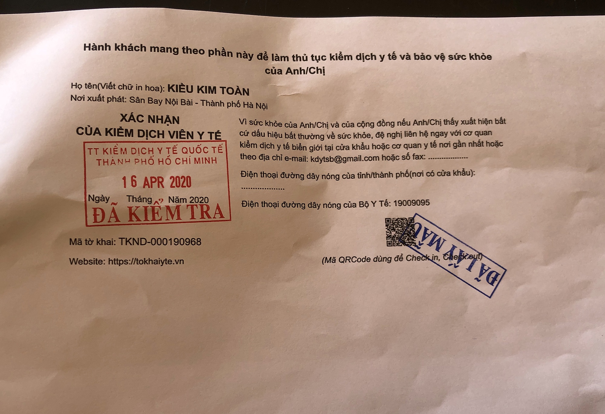 tre em mac bao ho phong dich anh 8