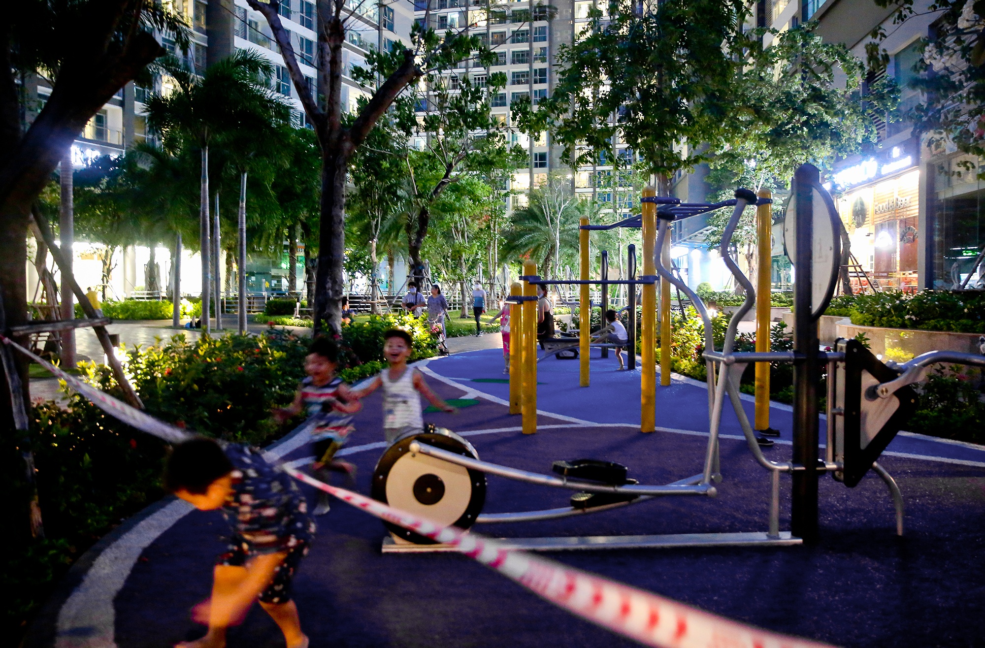 khong tuan thu gian cach xa hoi anh 10