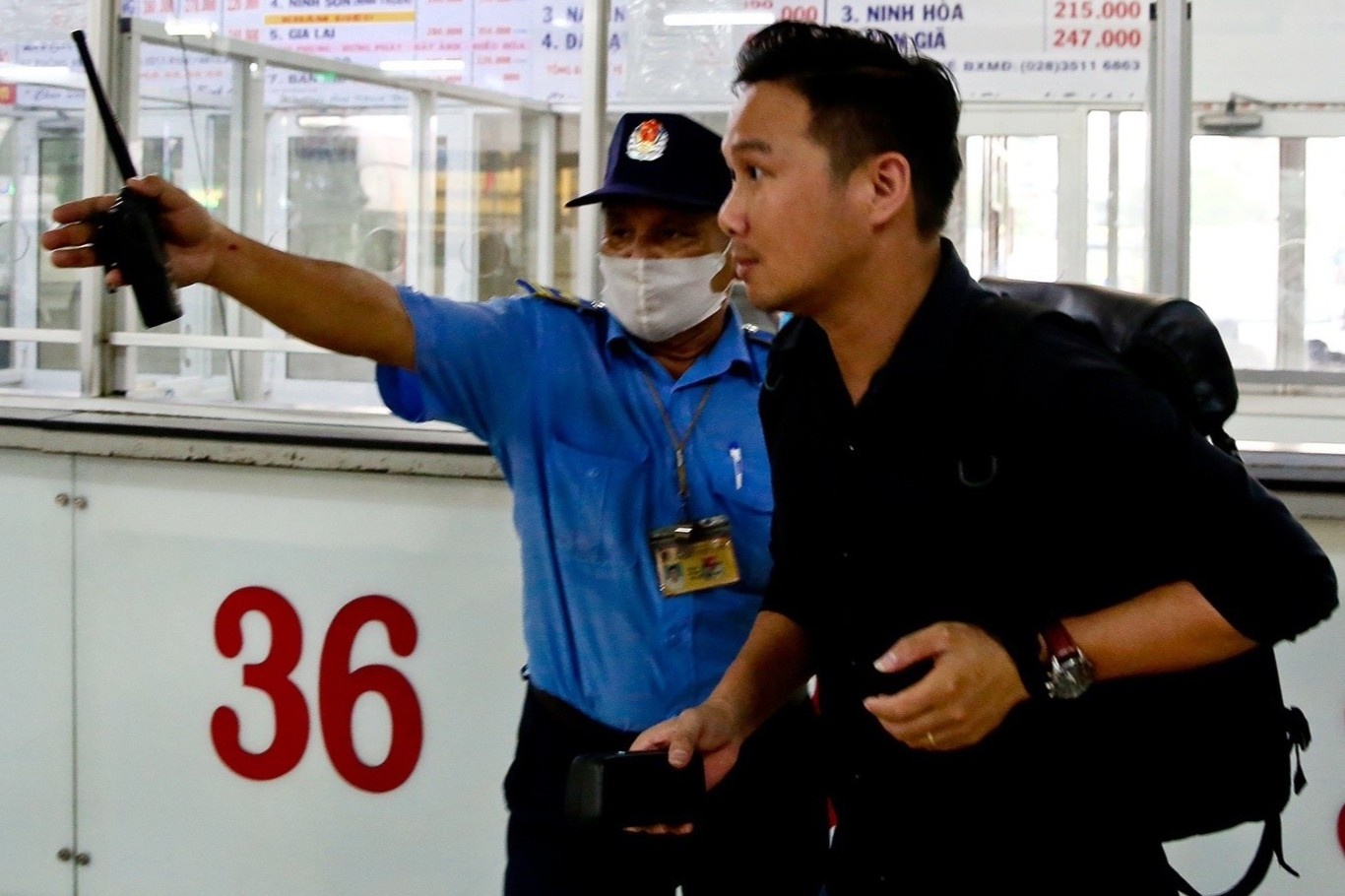 Ben xe Mien Dong tu choi phuc vu khach khong deo khau trang hinh anh