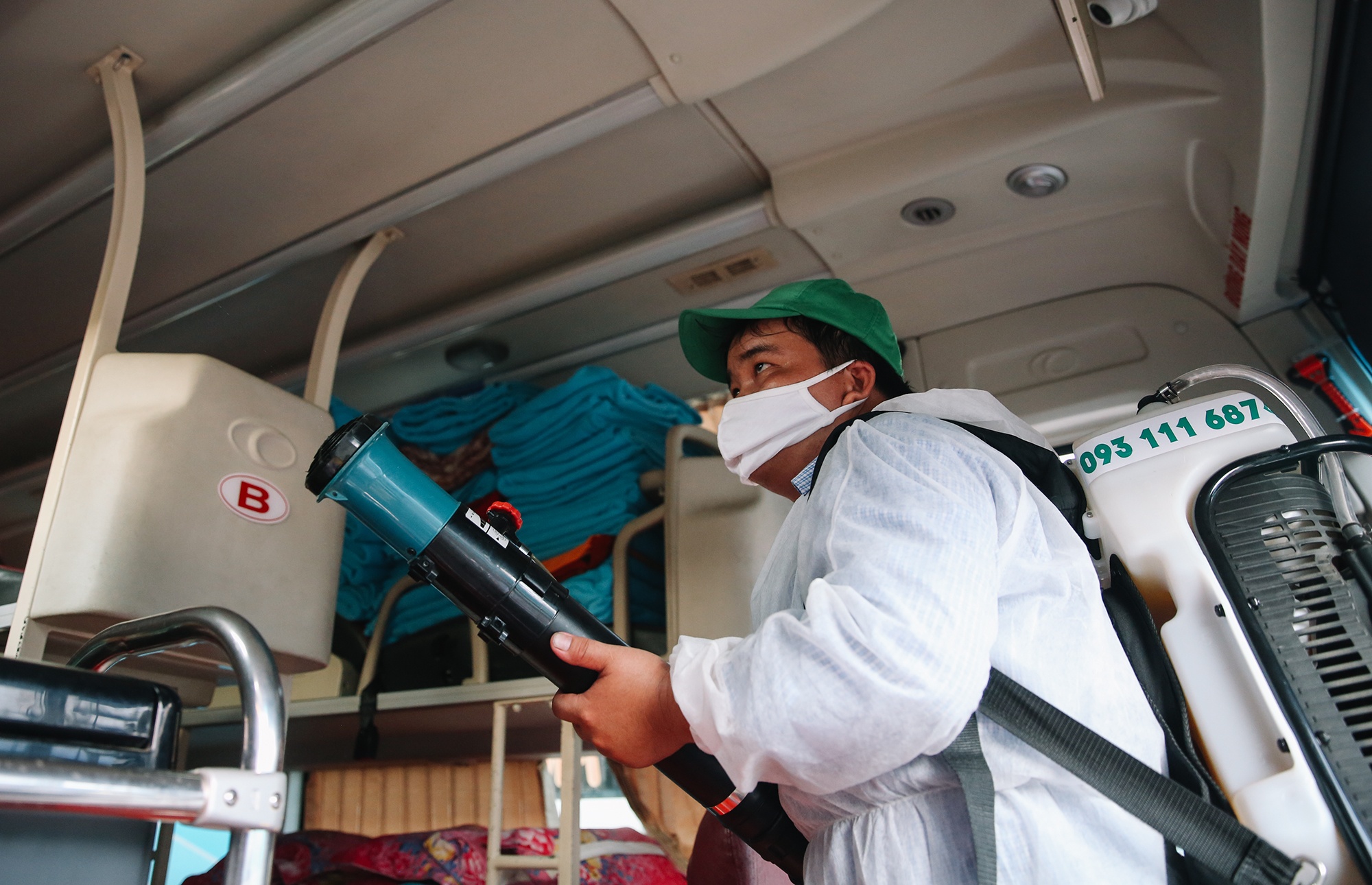 Xe khach tai TP.HCM phai khu trung truoc khi xuat ben hinh anh