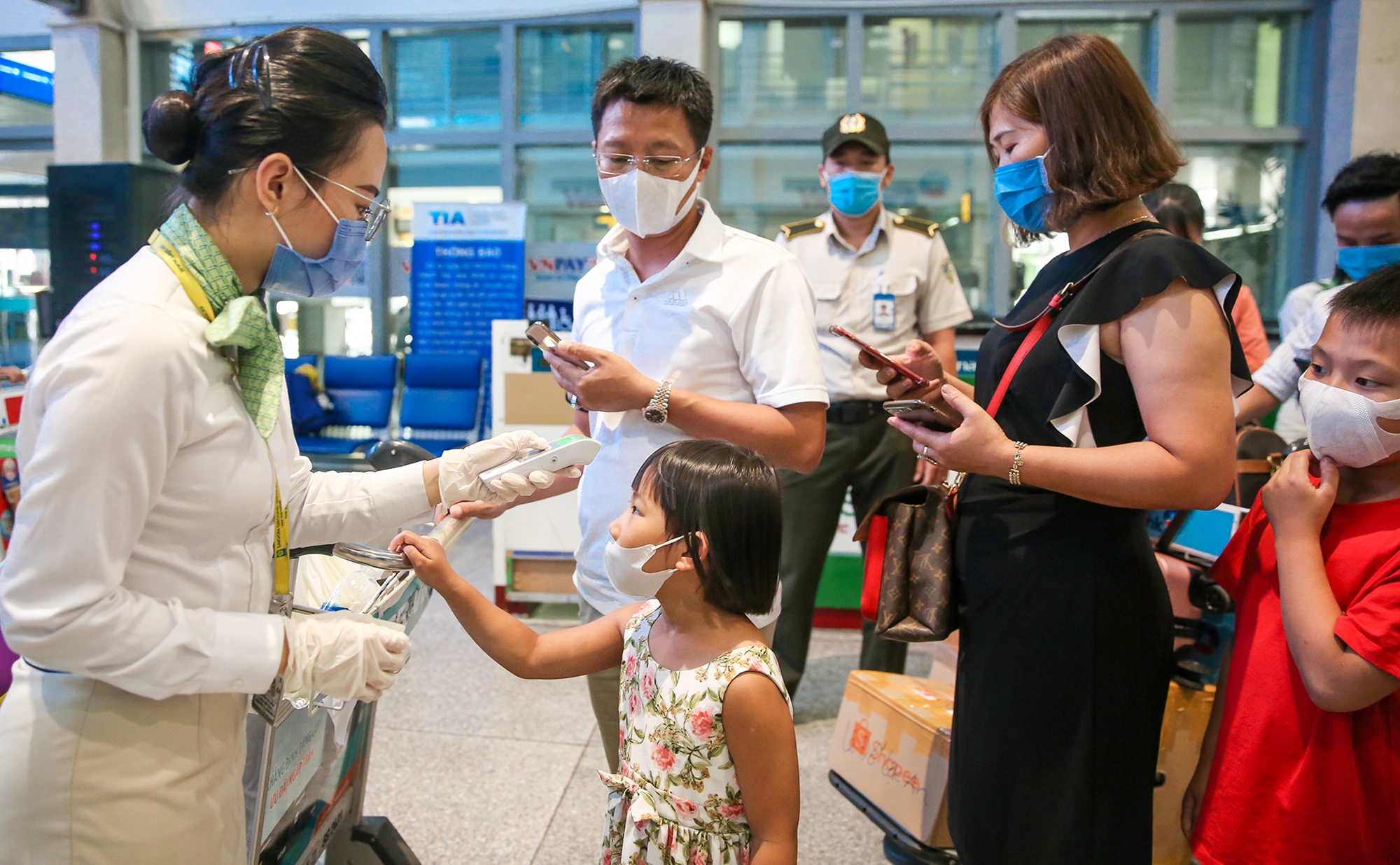 San bay Tan Son Nhat dong tro lai truoc dip le 30/4 hinh anh