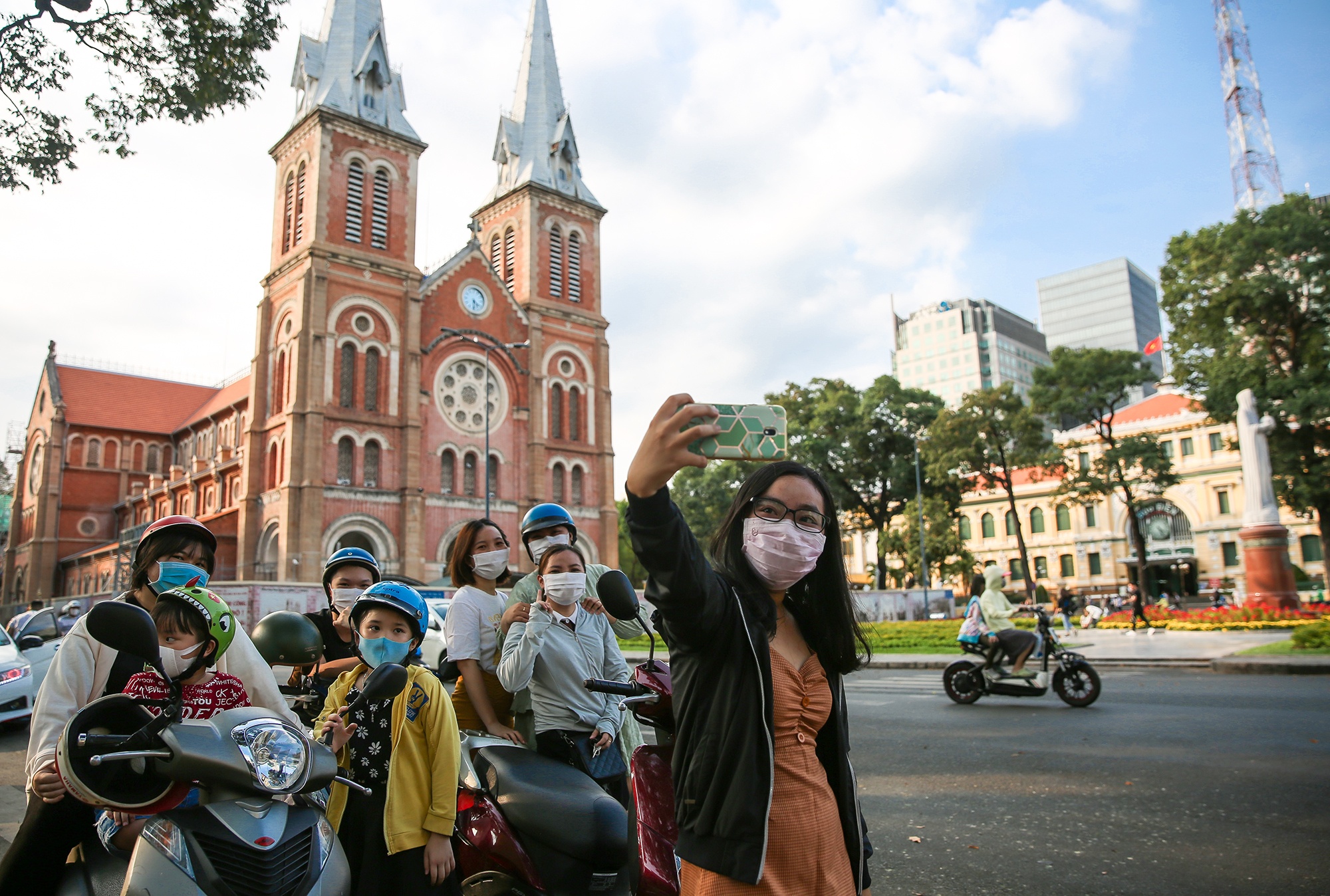 nguoi dan choi le 30/4 anh 1