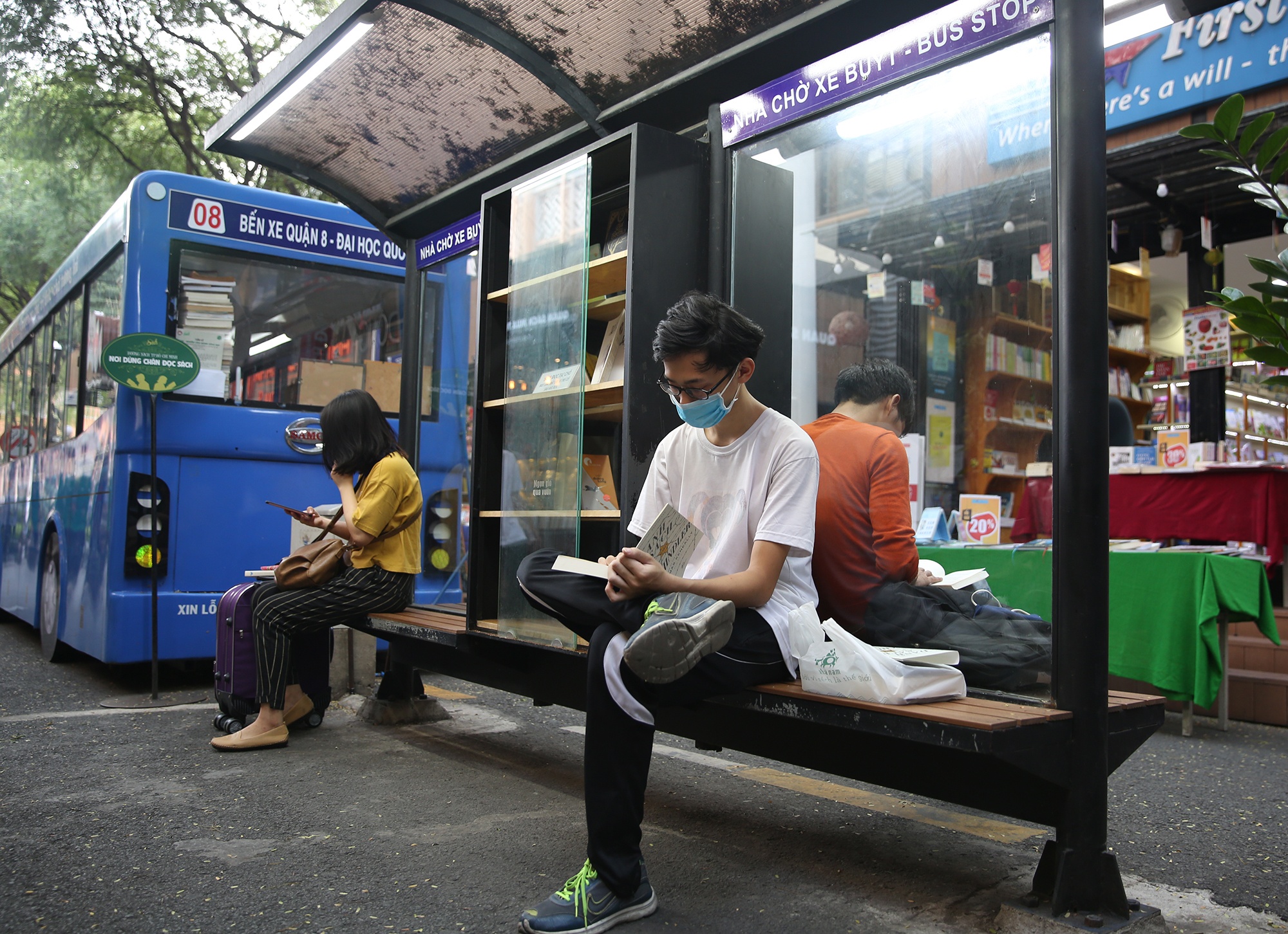 nguoi dan choi le 30/4 anh 8