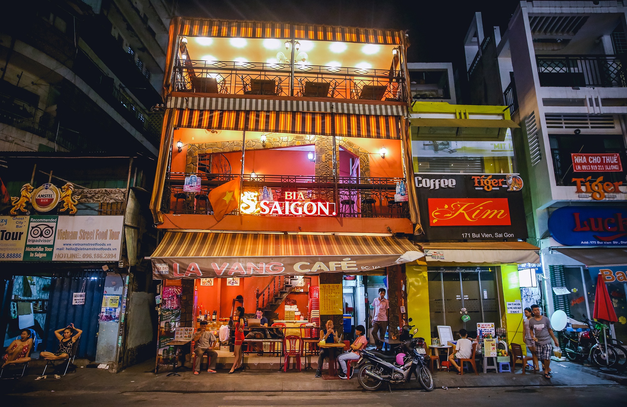 Pho Tay Bui Vien van diu hiu sau khi het cach ly xa hoi hinh anh