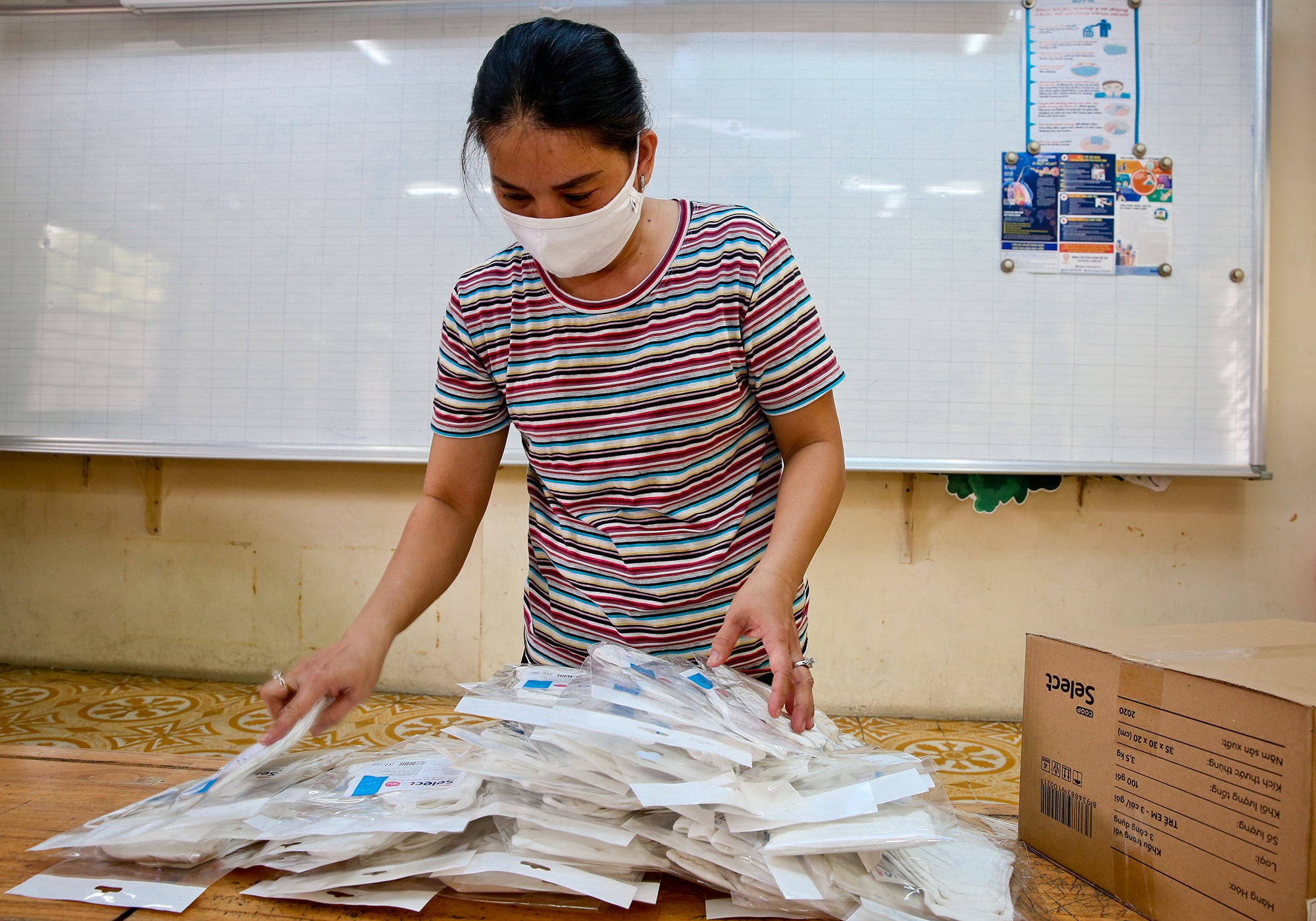 hoc sinh tro lai lop anh 4